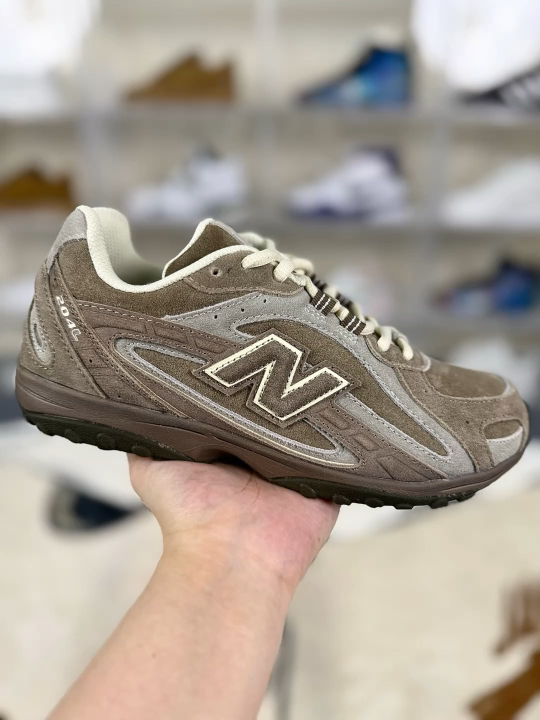 New Balance 204L Low-Top Sneakers - Lightweight, Comfortable, and Stylish