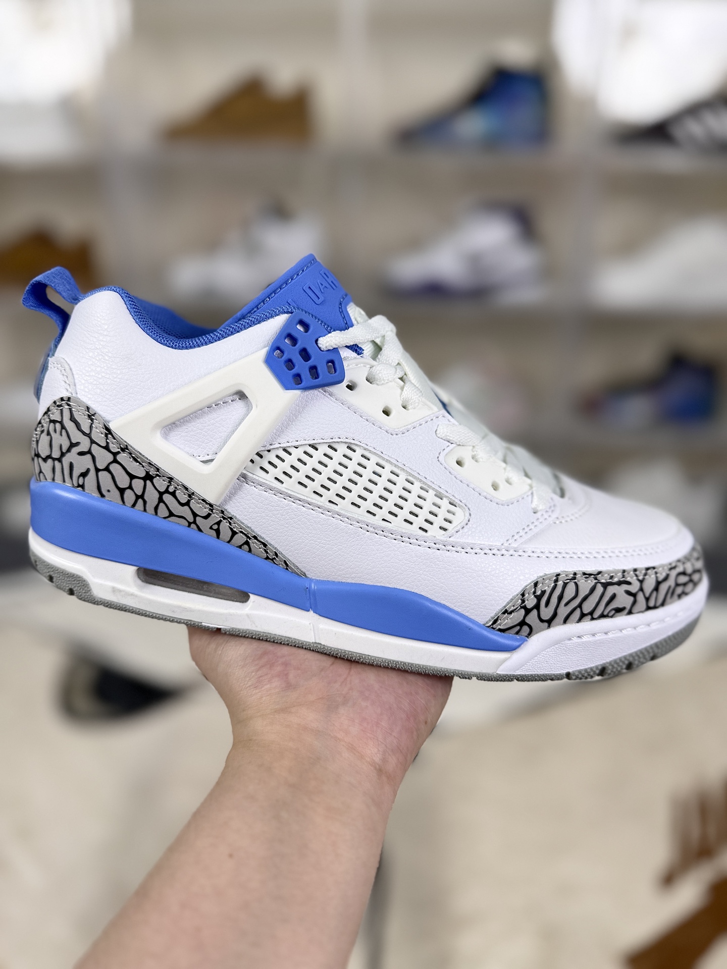 Jordan Spizike Low UNC: Comfortable, Low-Cut Retro Basketball Shoes for All 2 i1756493849253 5138 0 0