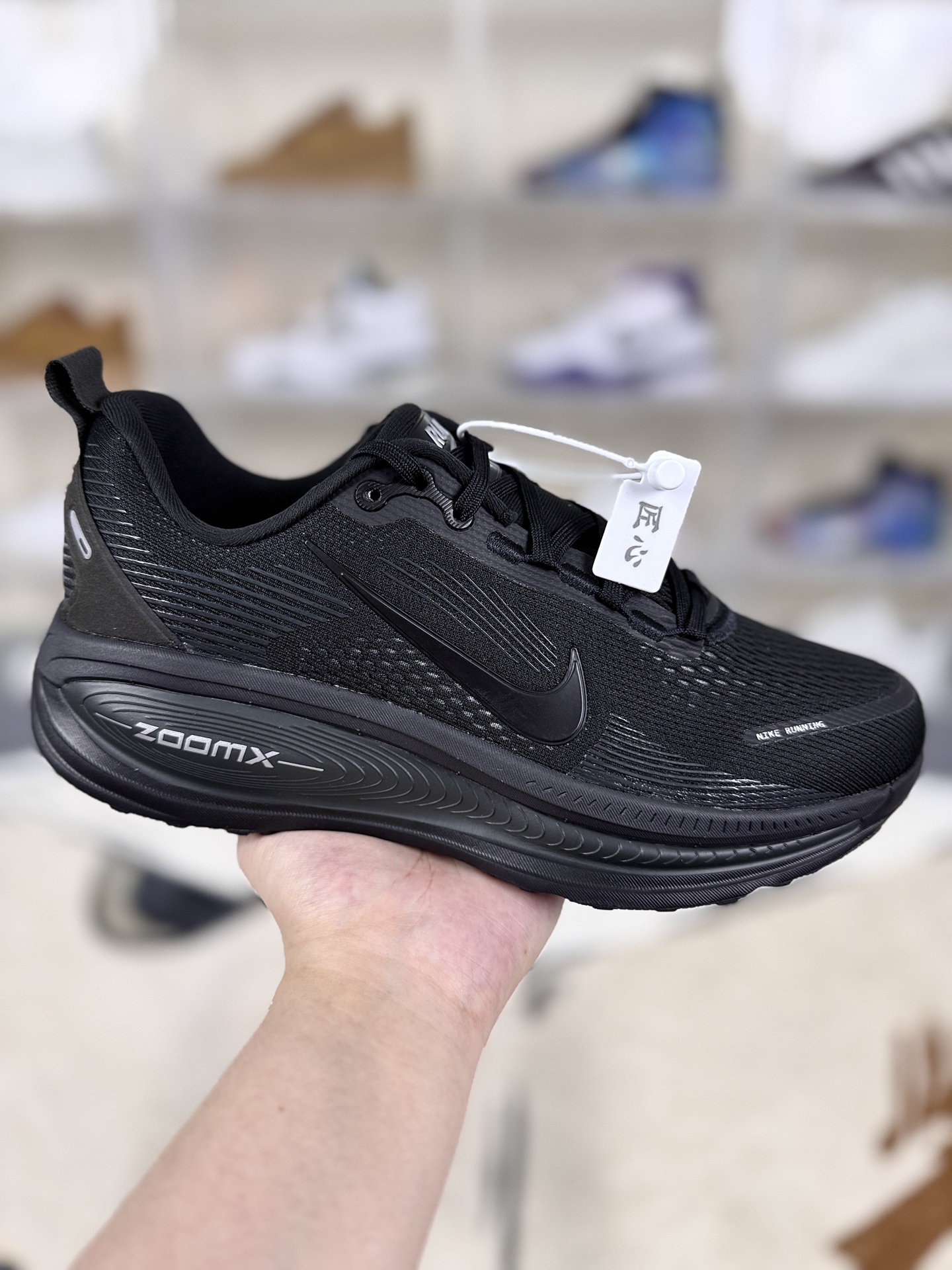Nike Vomero 18 Black Running Shoes - Ultimate Comfort & Performance 2 i1756573303093 1164 0 0