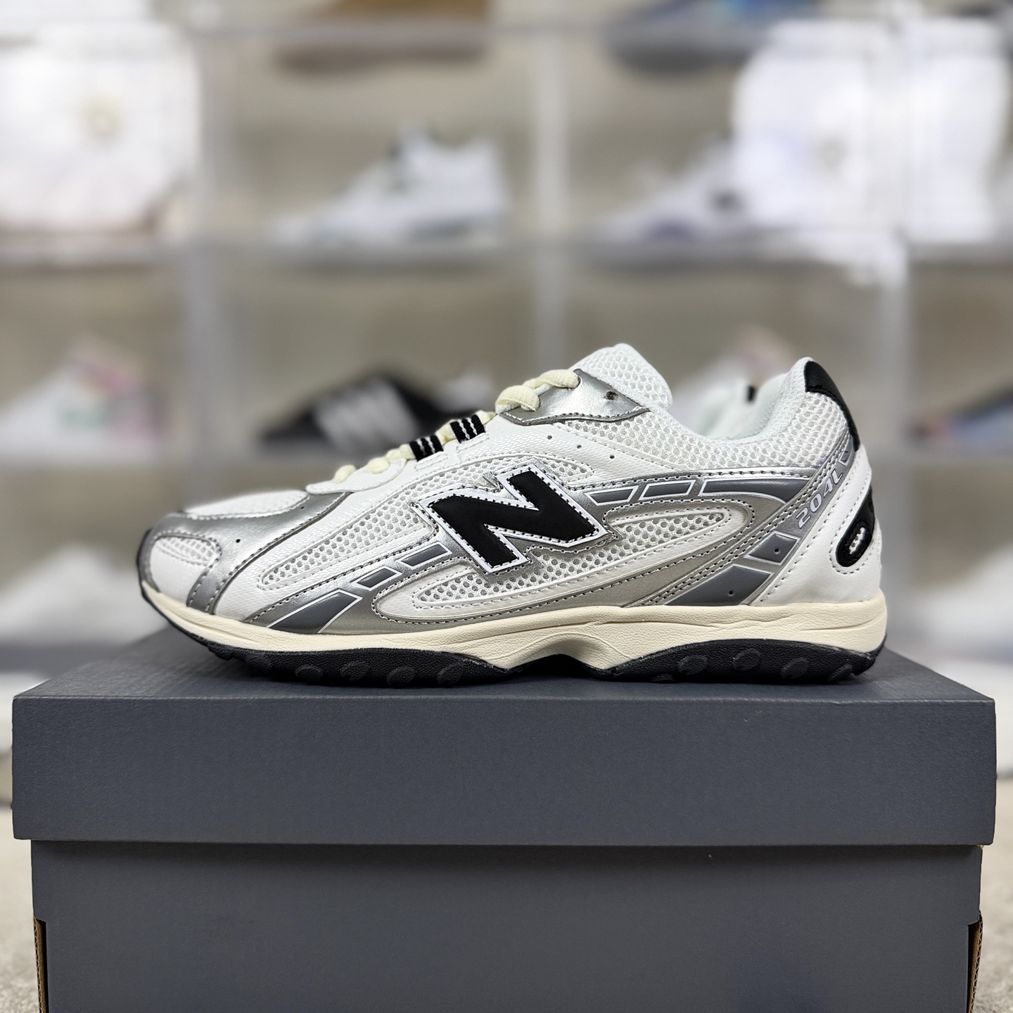 New Balance 204L White Silver Lifestyle Sneakers - Fashionable and Comfortable 10 i1756573349283 5507 0 8