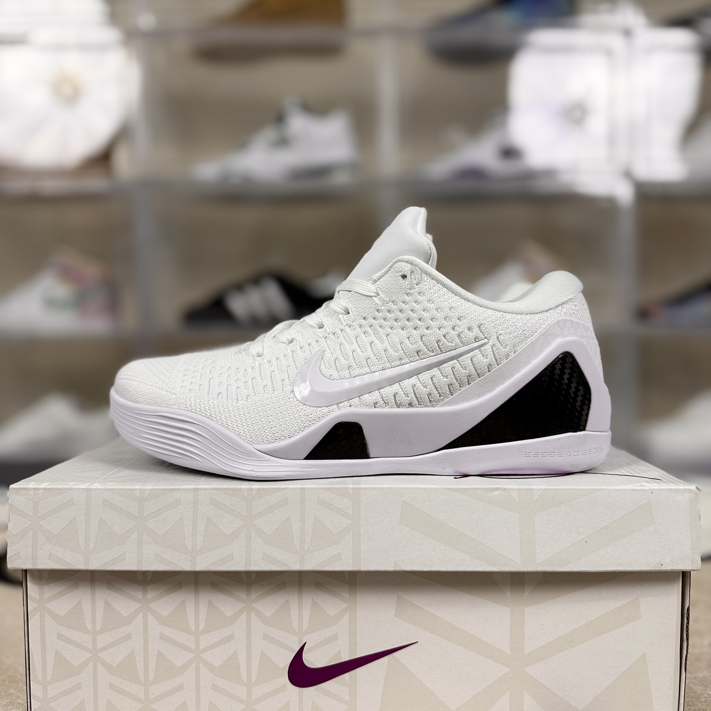 Nike Kobe 9 Elite Low Protro "Halo" Basketball Shoes - White/Carbon Fiber 10 i1756662830446 3712 0 8