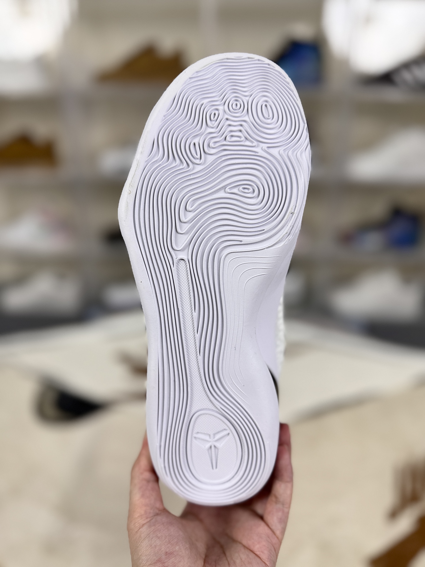 Nike Kobe 9 Elite Low Protro "Halo" Basketball Shoes - White/Carbon Fiber 7 i1756662831872 6917 0 4
