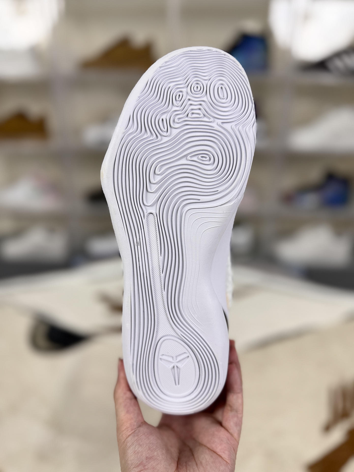 Nike Kobe 9 Elite Low Protro: White/Purple Basketball Shoes with Cushioning 6 i1756662883487 6574 0 4