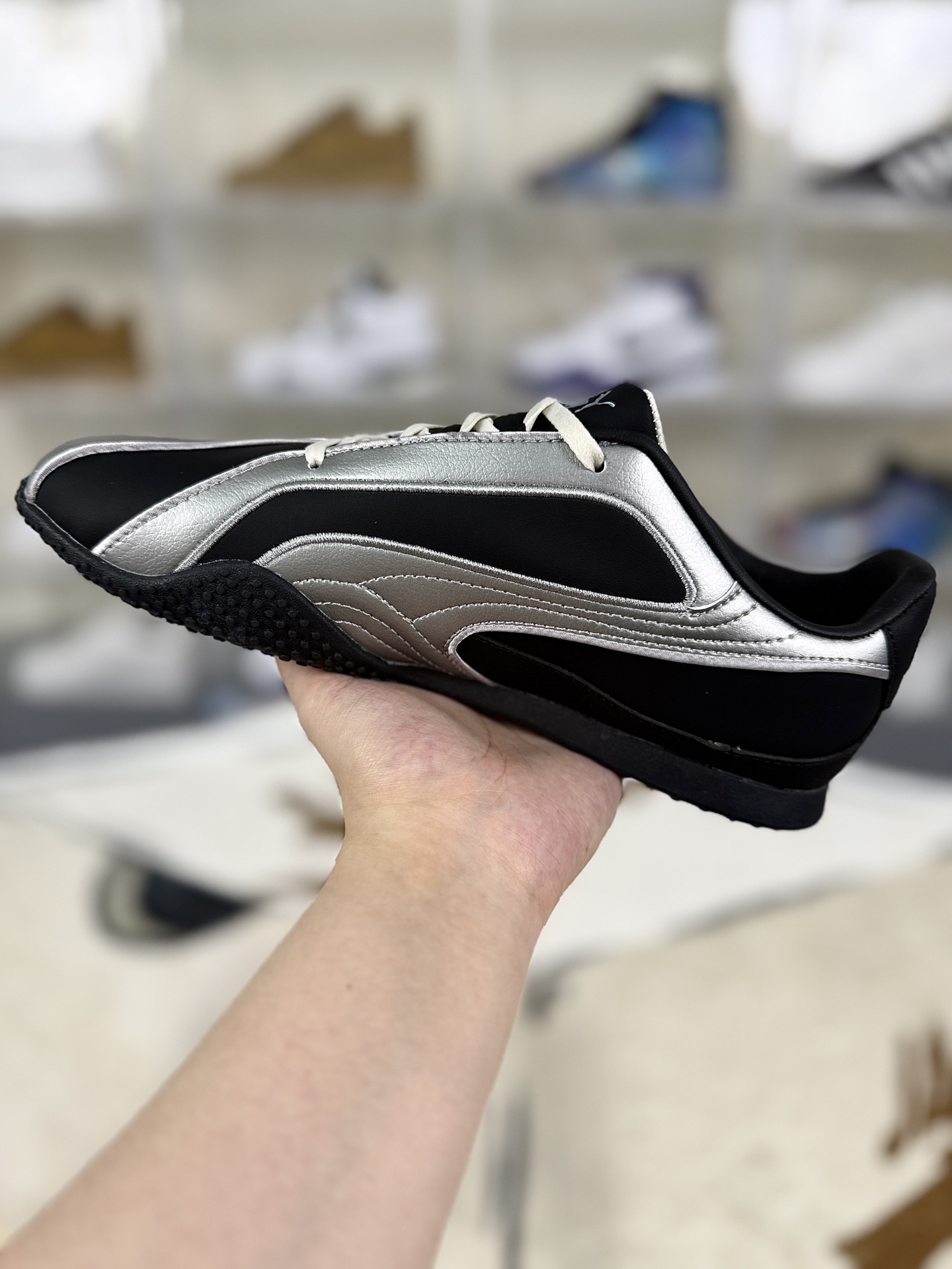 PUMA Bella V2 Leather Sneakers - Stylish, Comfortable, and Versatile Shoes 2 i1757270544968 6522 0 1