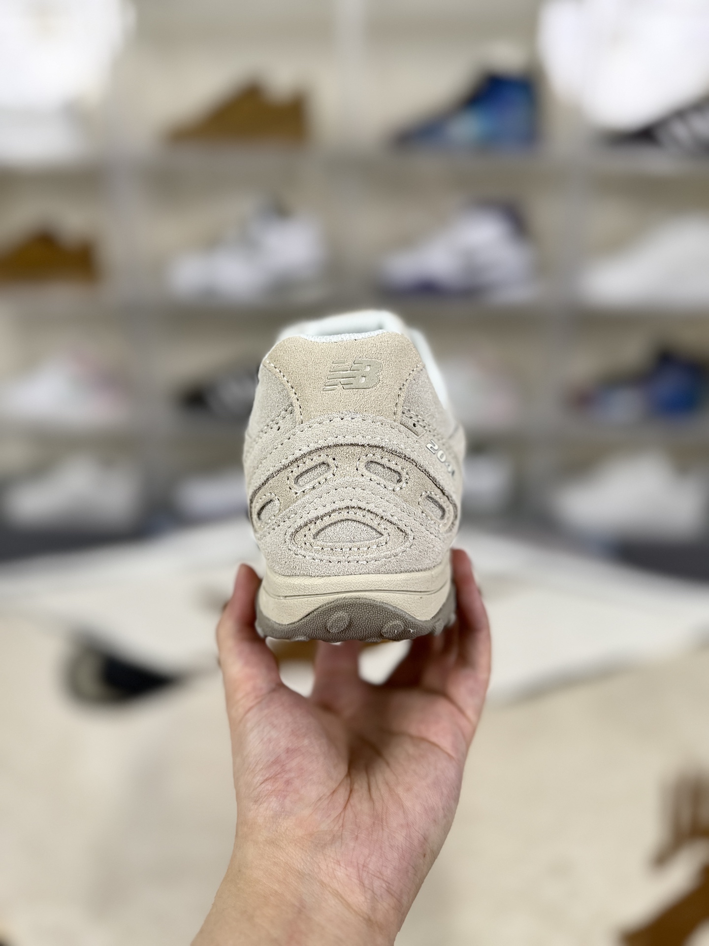 KITH x New Balance 204L: Versatile Comfort, Durable Low-Top Lifestyle Sneakers 4 i1757356620497 6716 0 2