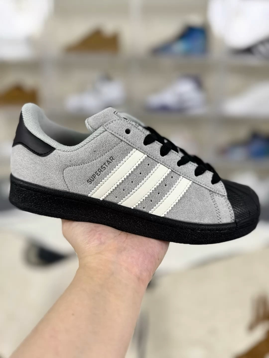 Adidas Originals Superstar Classic Low Top Sneaker, Gray/Black