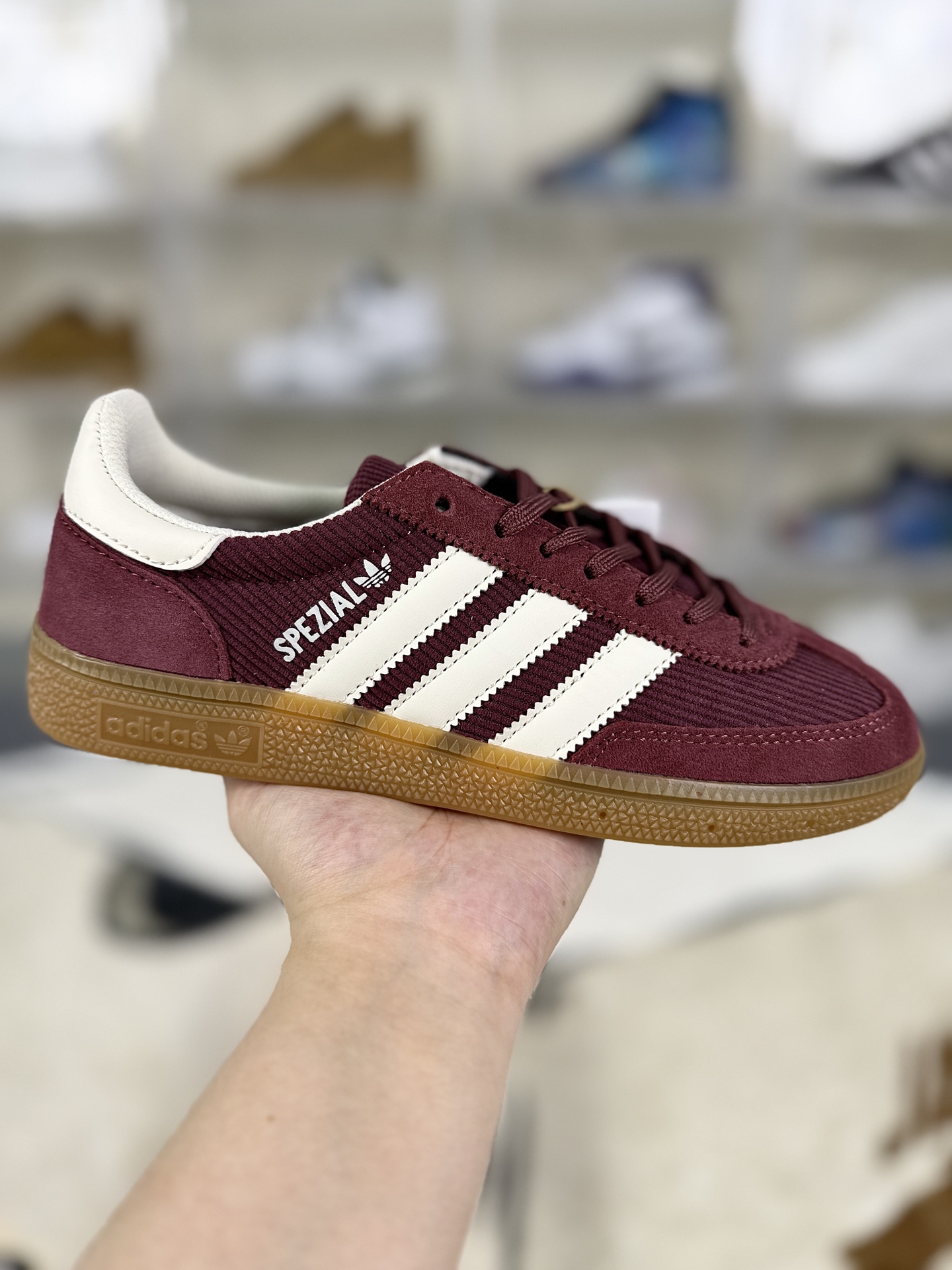 Adidas Originals Handball Spezial Wine Red Low-Top Sneakers Unisex (IG1978) 1 i1758391893061 8588 0 0