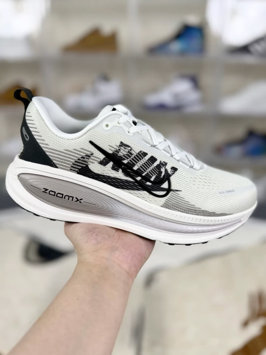 Nike Vomero 18 White Black Low-Top Running Shoes - Comfortable & Durable