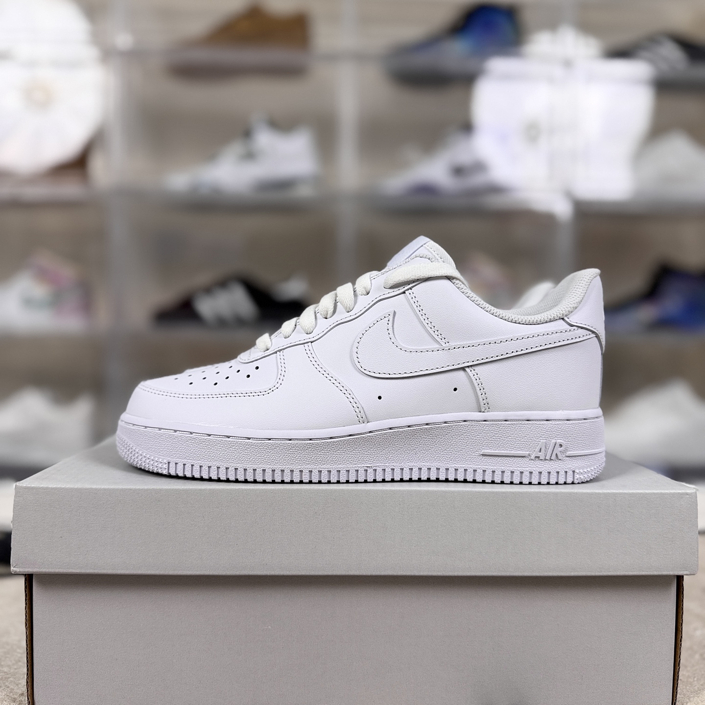 Nike Air Force 1 Low 07: Classic White Retro Sneakers for Men & Women 10 i1758740367499 231 0 8