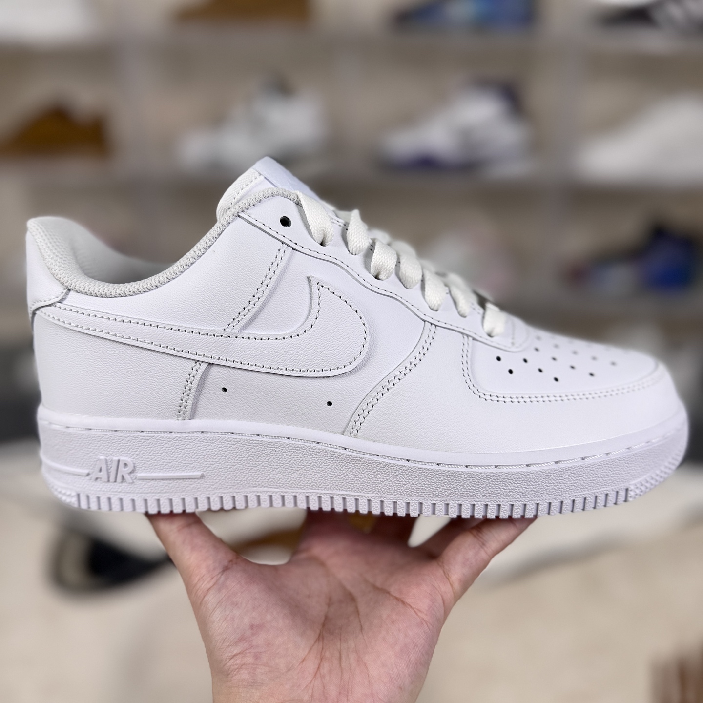 Nike Air Force 1 Low 07: Classic White Retro Sneakers for Men & Women 8 i1758740368775 3305 0 5