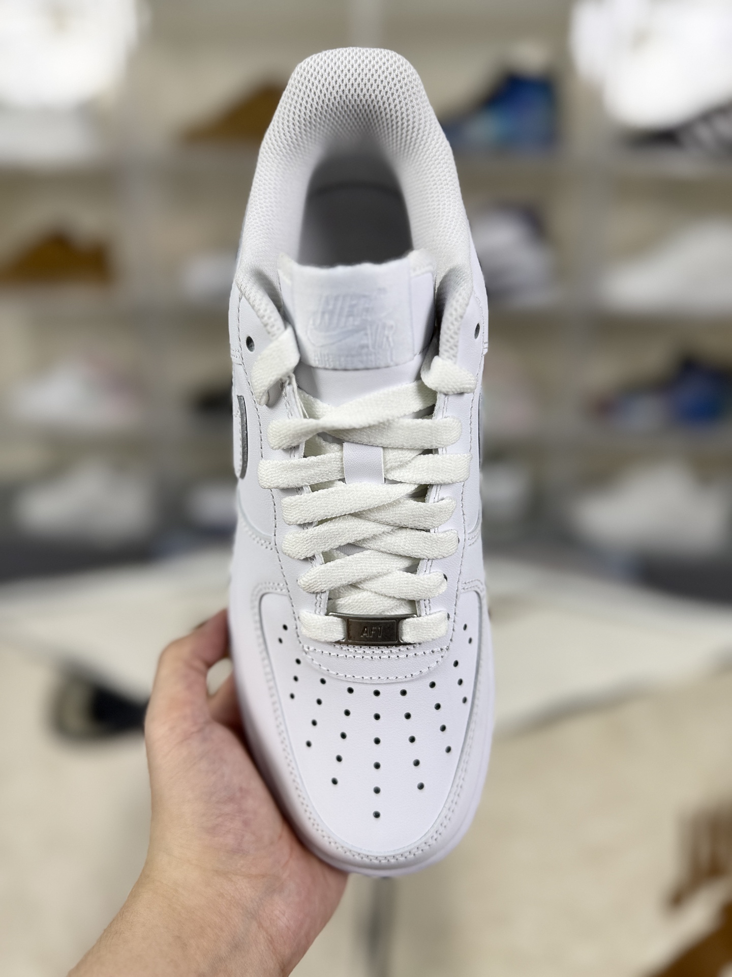 Nike Air Force 1 Low 07: Classic White Retro Sneakers for Men & Women 5 i1758740368966 508 0 3