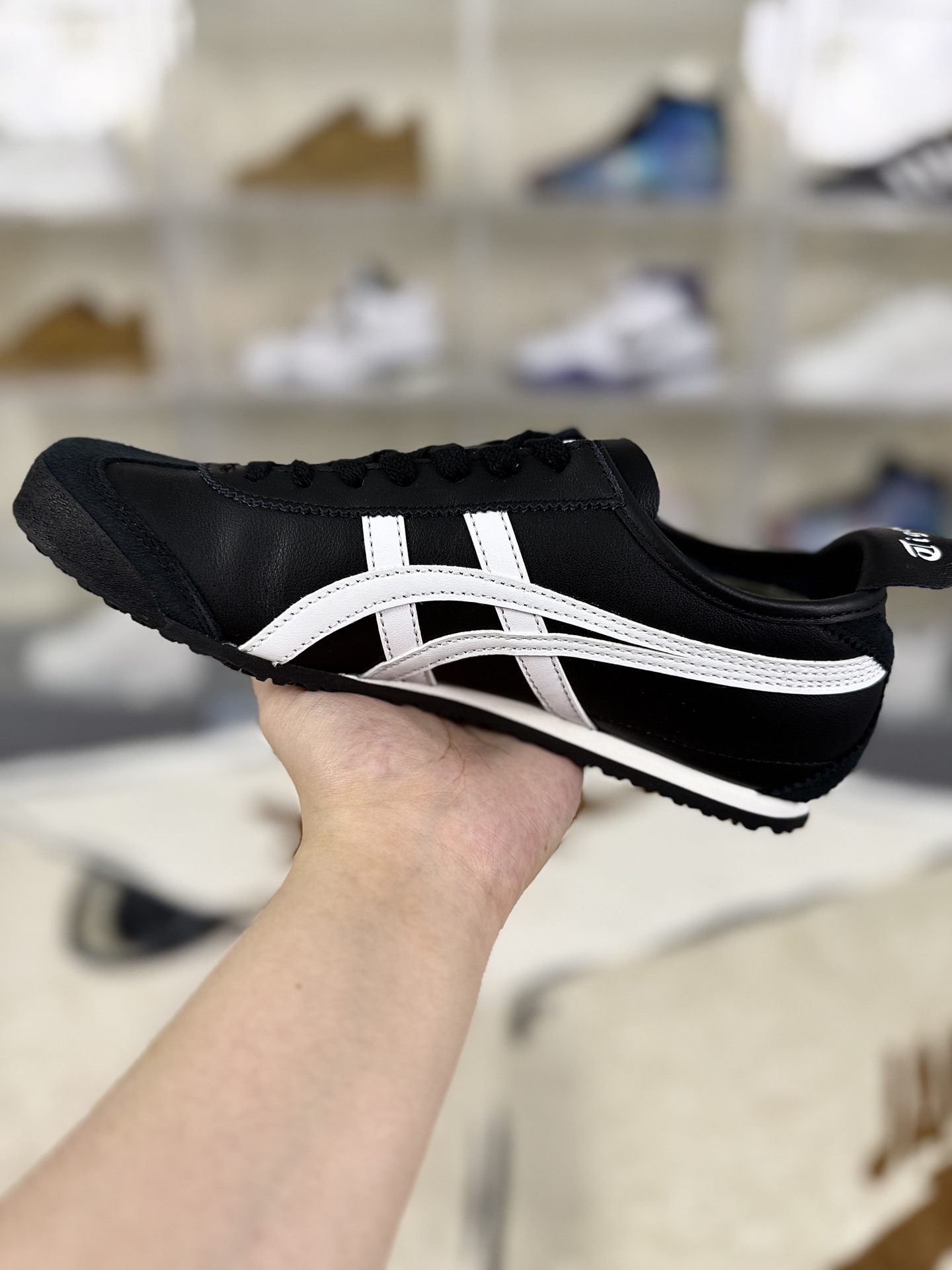 Onitsuka Tiger MEXICO 66 Black/White Leather Low-Top Sneakers Unisex 3 i1758821372448 7113 0 1