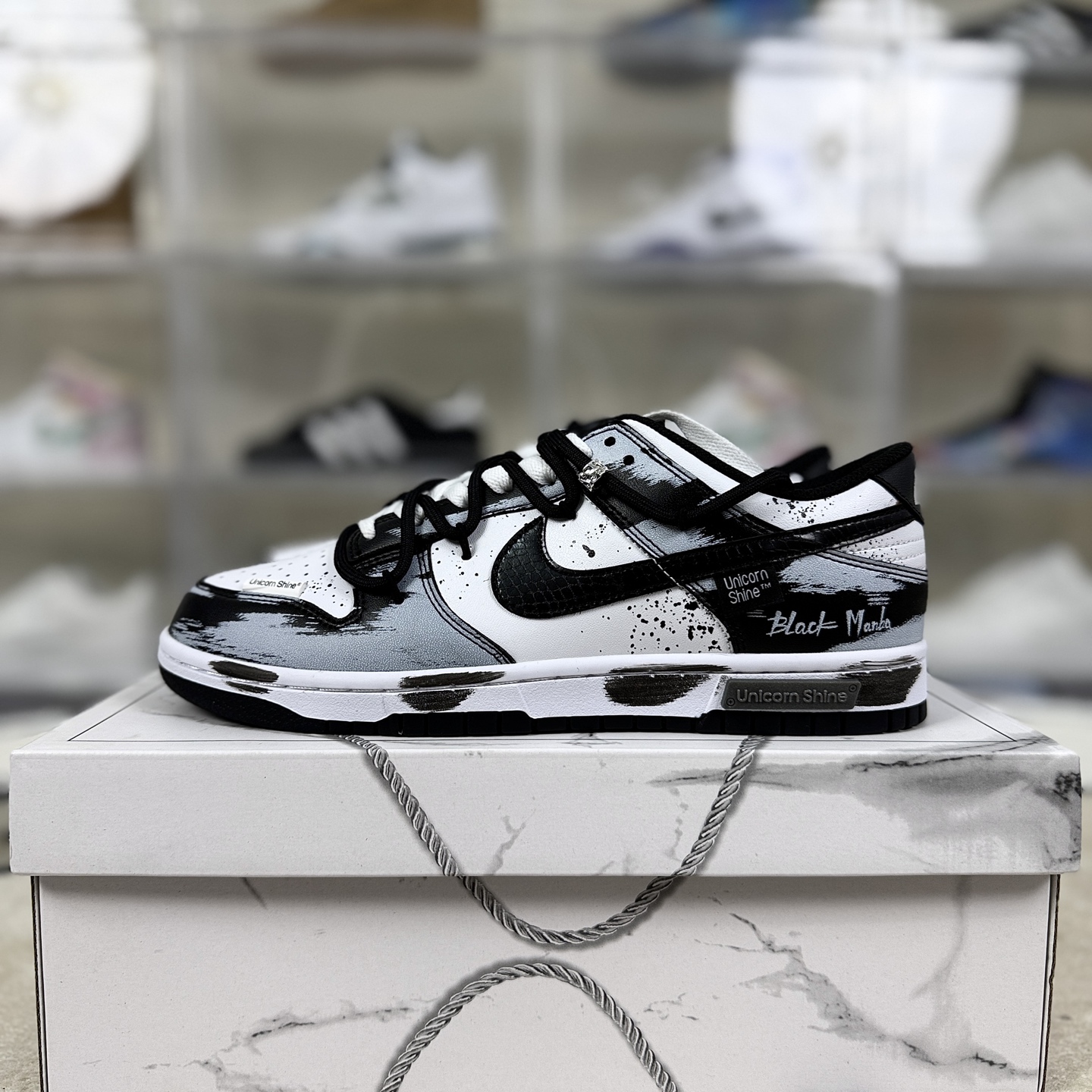 Nike Dunk Low 'Black Mamba' CNY Edition - Stylish Sneakers for Men and Women 10 i1759609410010 7307 0 8