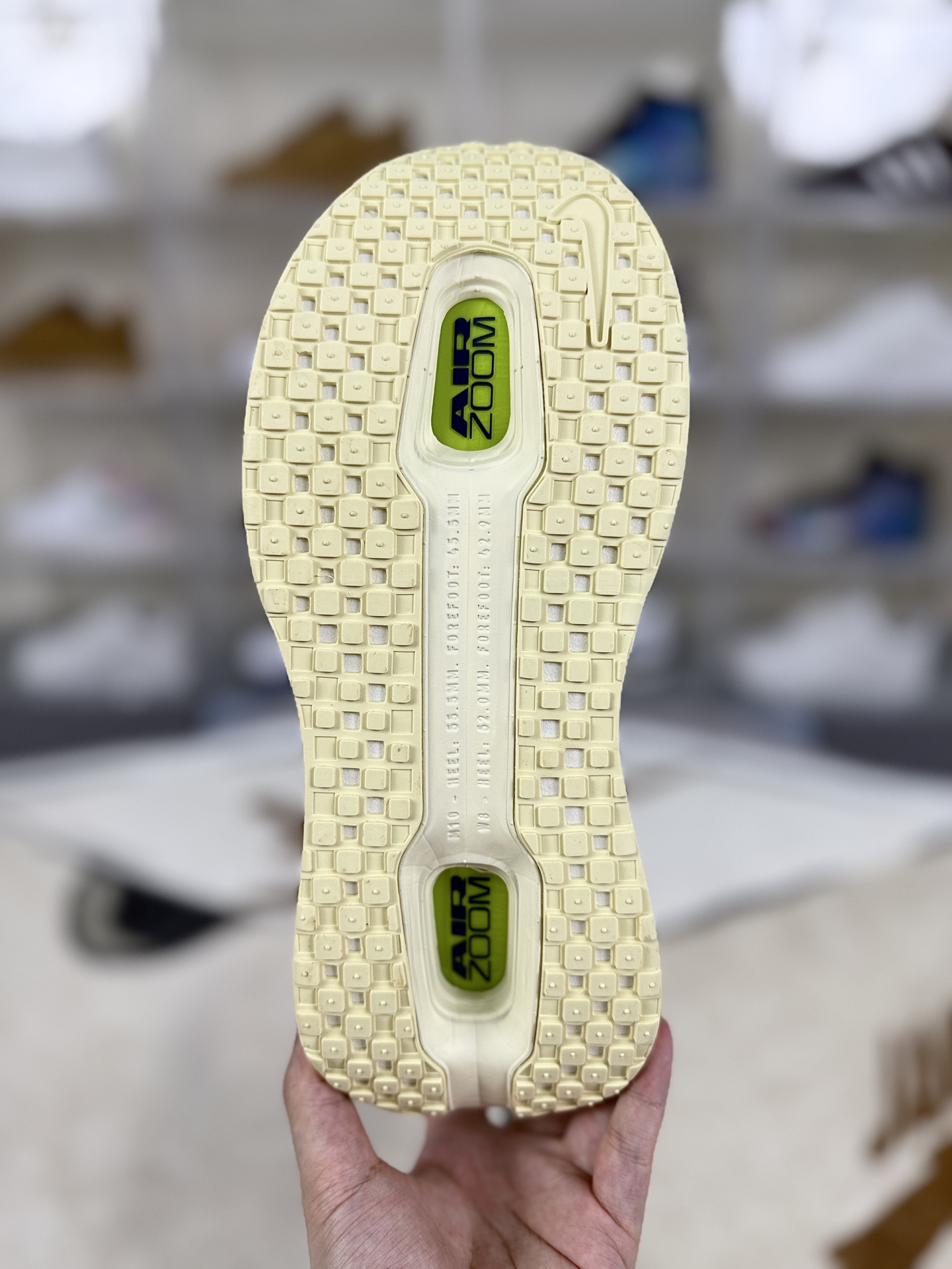 Nike Vomero Premium Running Shoes - Comfortable, Lightweight, and Durable 7 i1759866030277 4707 0 4