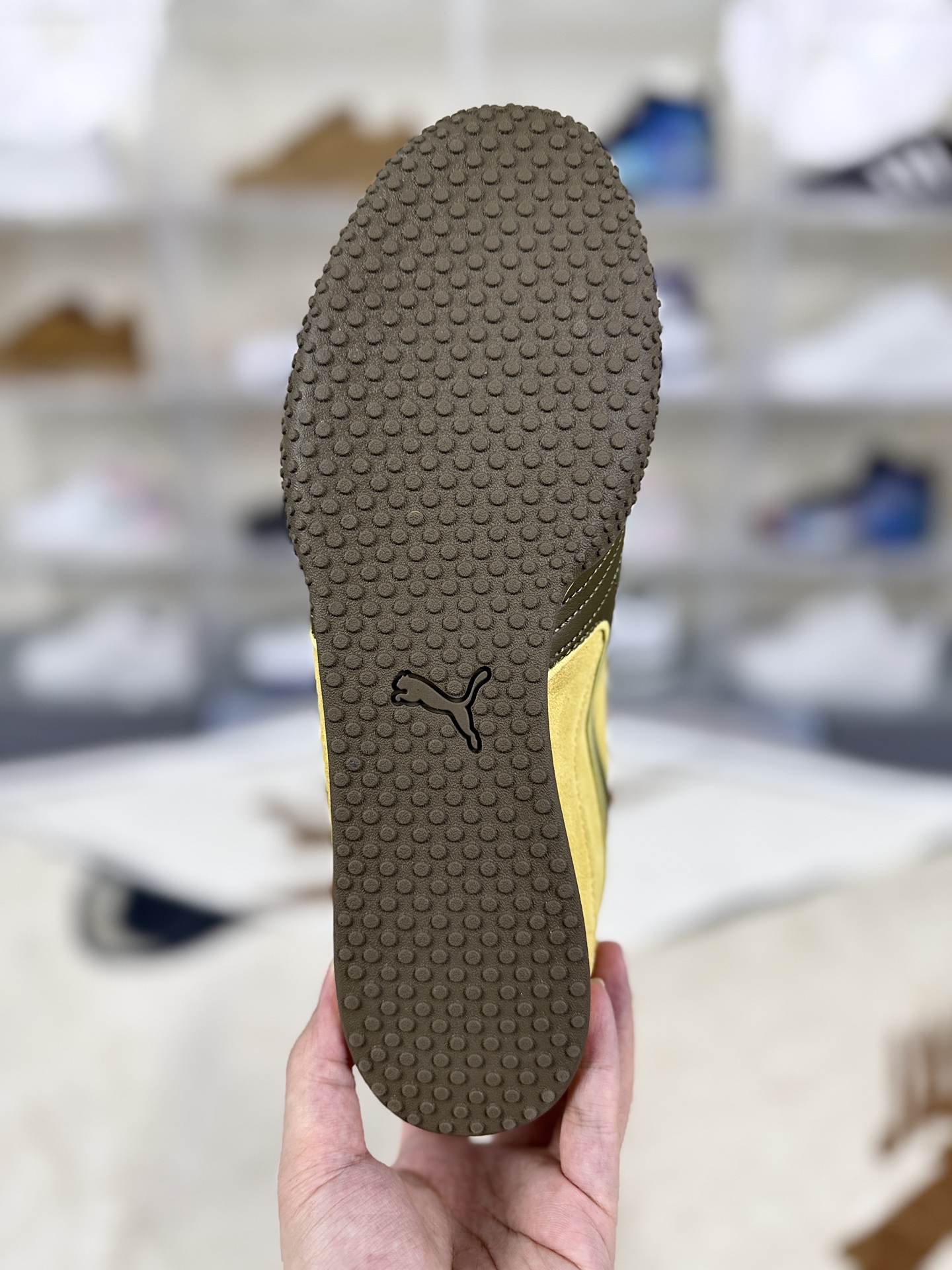 PUMA Bella V2 Suede Sneakers - Classic Low-Top Design with Double Laces 7 i1759951124384 890 0 4