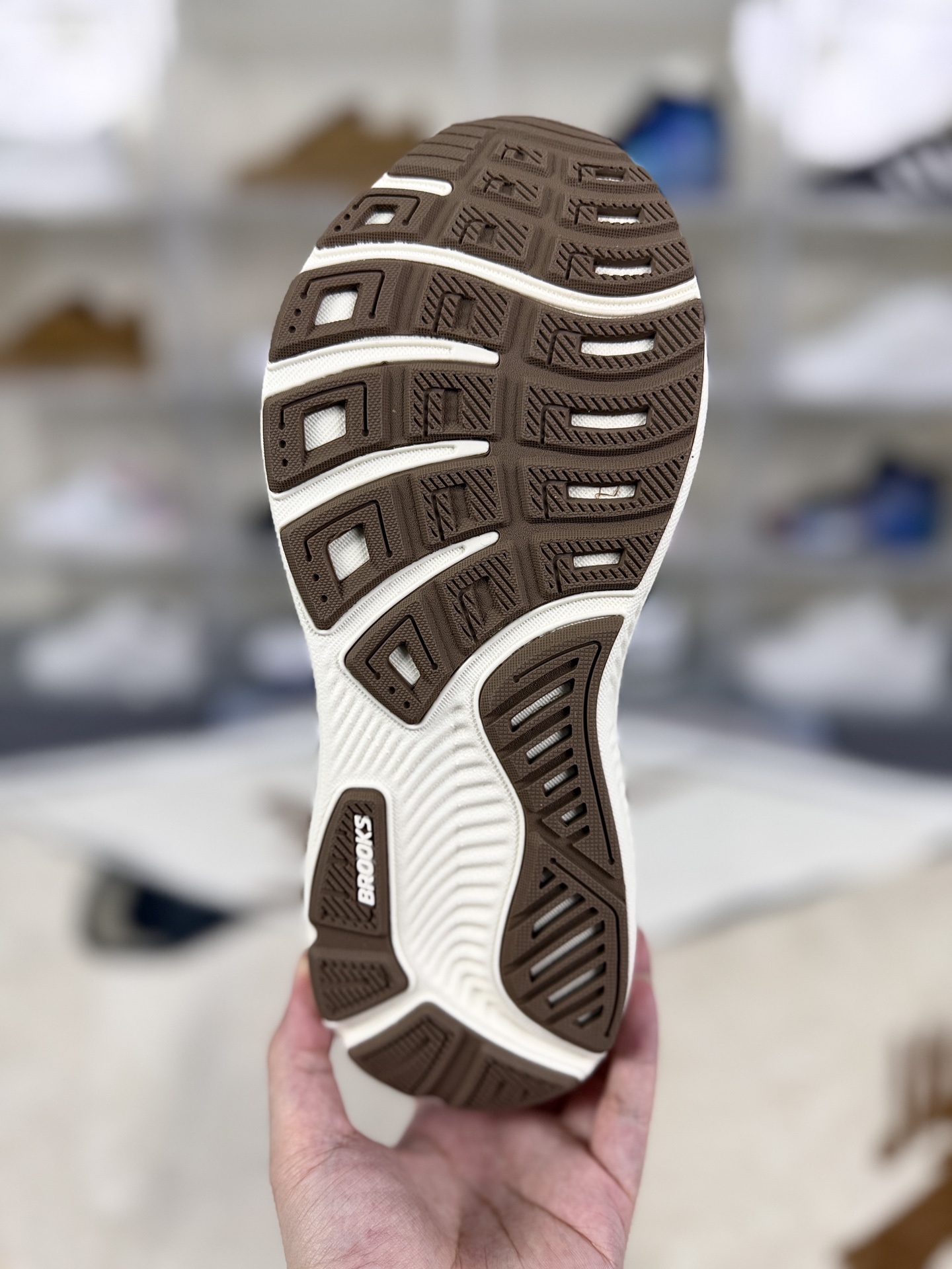 Brooks Ghost 17 Men's Running Shoes - White/Brown, Comfortable and Durable 7 i1760298302018 2025 0 4
