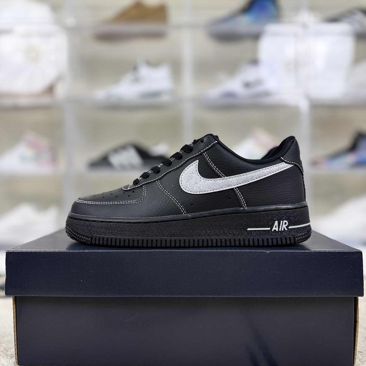 Nike Air Force 1 '07: Classic Black & White Low-Top Sneakers for Men & Women 9 i1760723228062 370 0 8