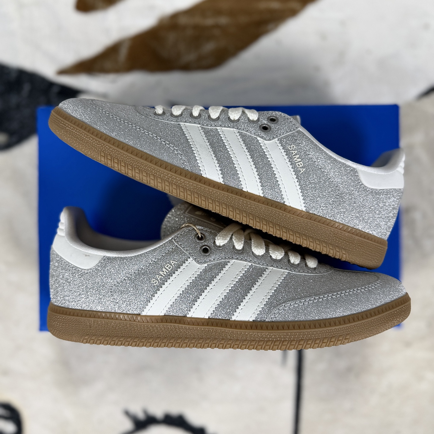 Adidas Originals Samba Shiny Pack Low Top Sneakers in Silver for Men and Women 8 i1760723250038 273 0 7