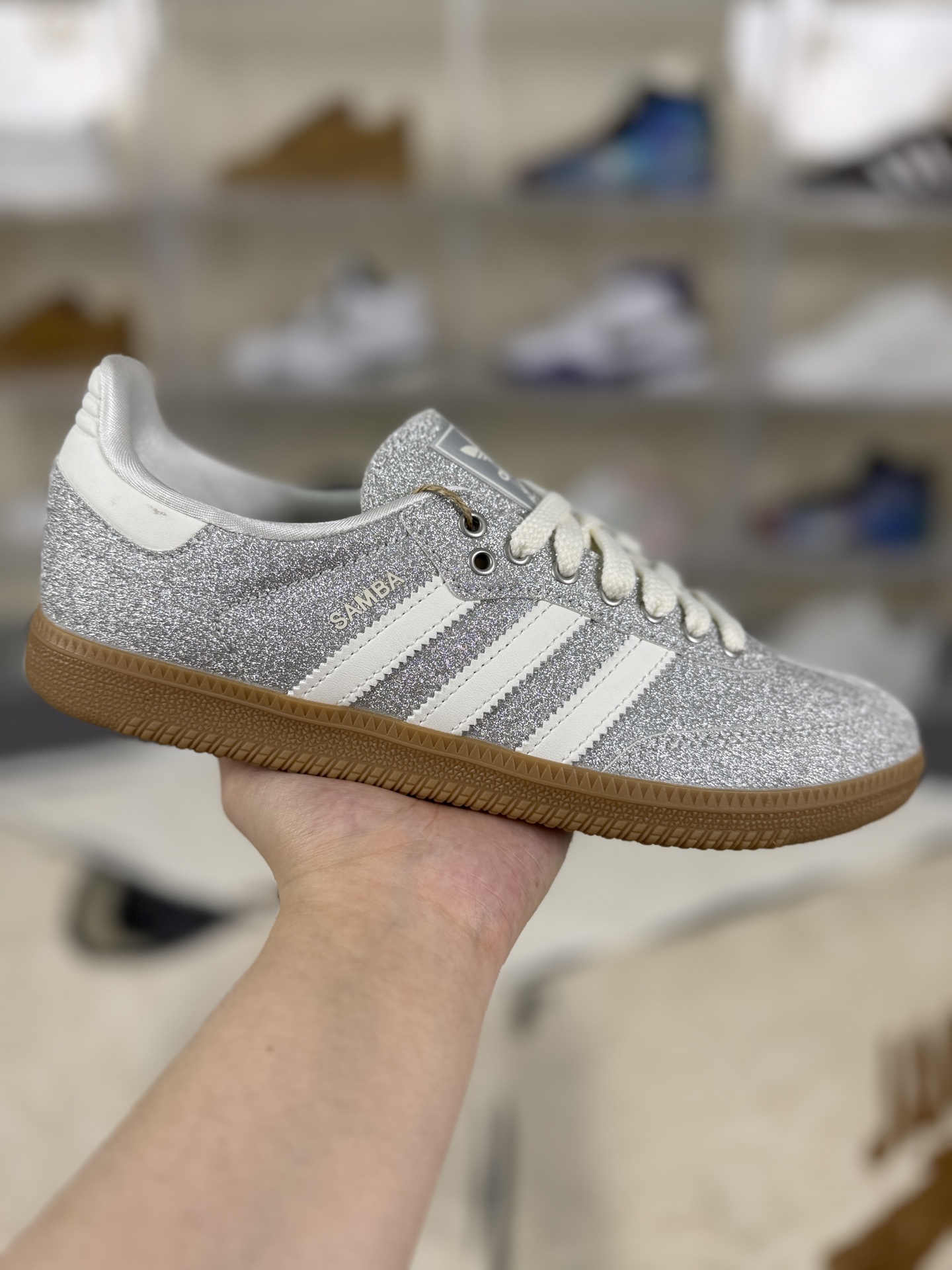 Adidas Originals Samba Shiny Pack Low Top Sneakers in Silver for Men and Women