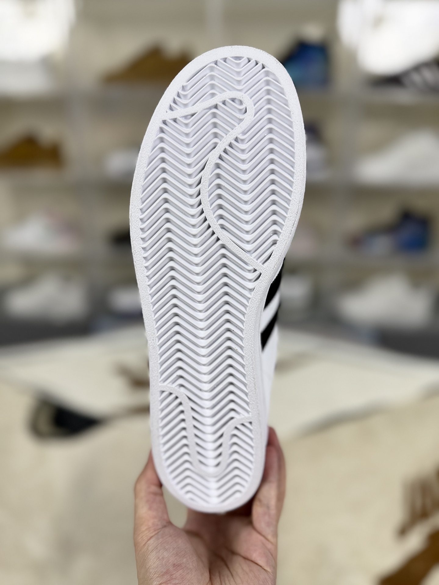 Adidas Originals Superstar Low Top Sneakers - White & Black, Unisex Design 6 i1760723288220 9595 0 4