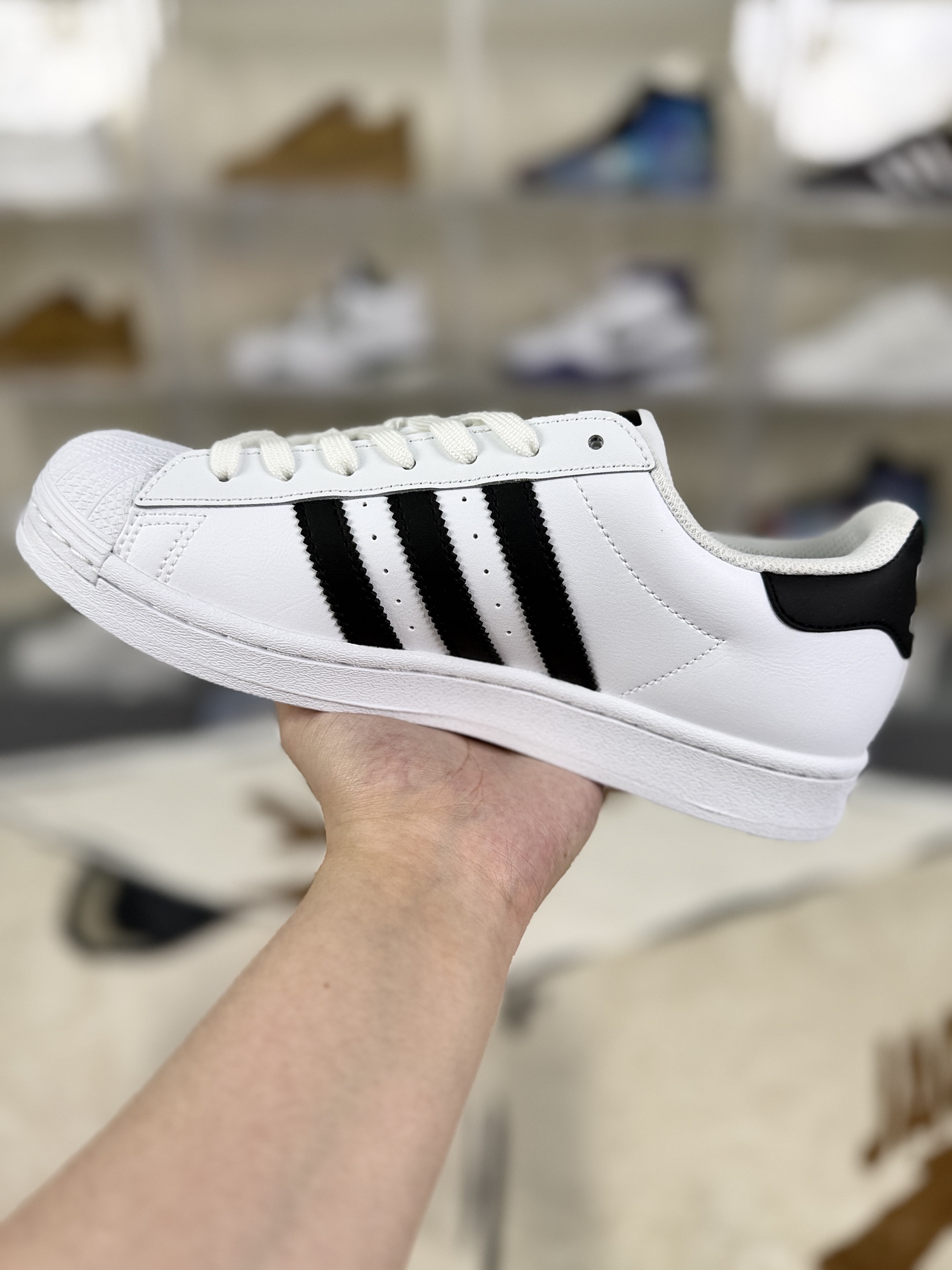 Adidas Originals Superstar Low Top Sneakers - White & Black, Unisex Design 2 i1760723289418 7378 0 1