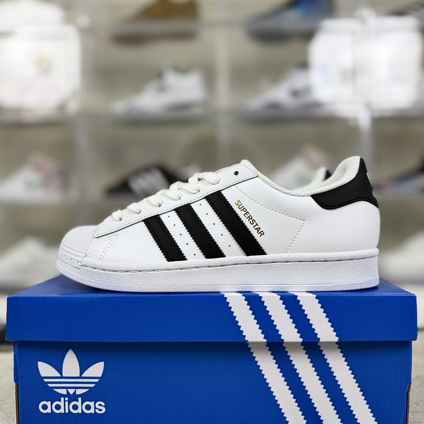 Adidas Originals Superstar Low Top Sneakers - White & Black, Unisex Design 9 i1760723290322 3794 0 8