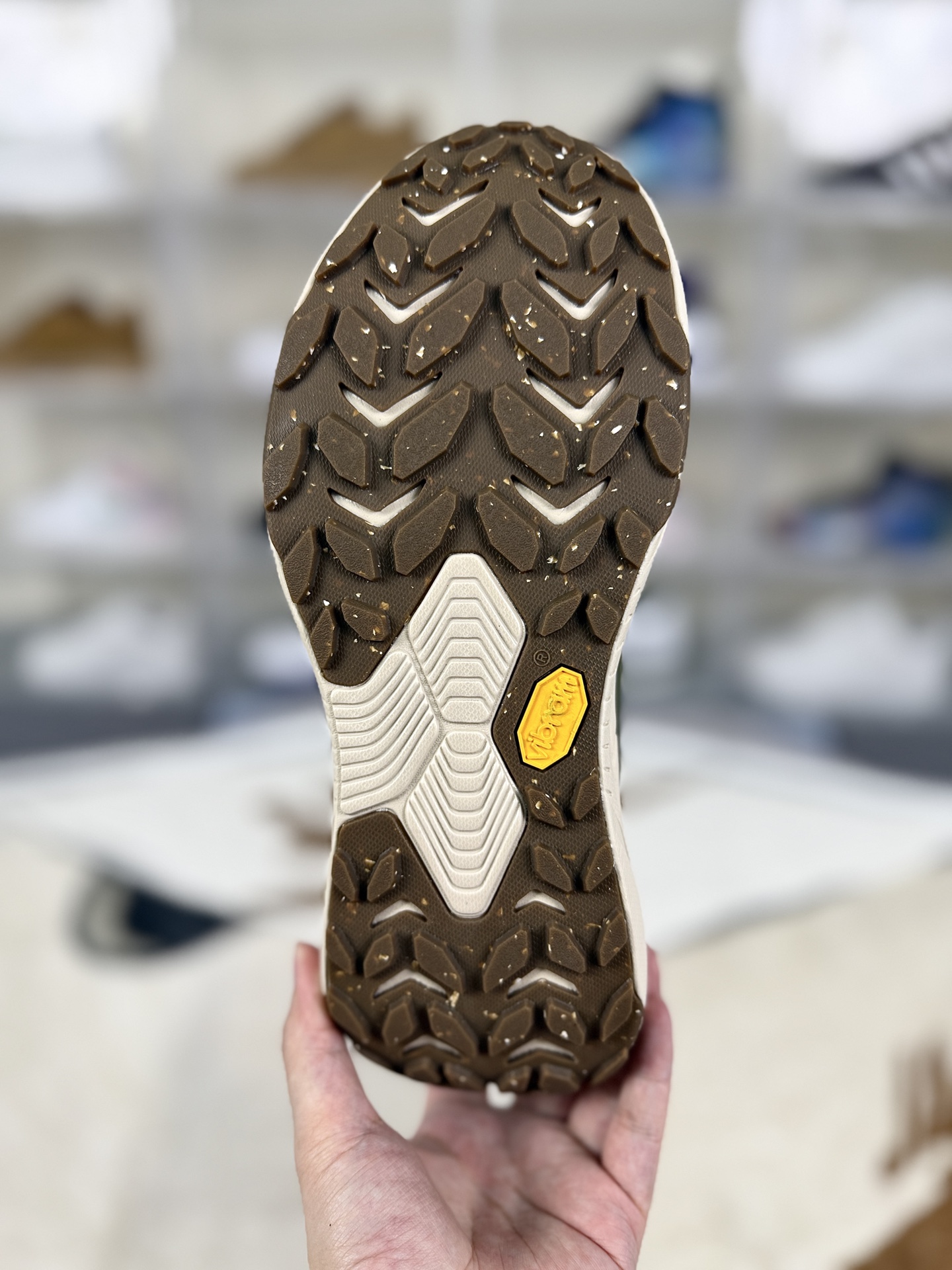 Hoka One One Transport GTX Green Running Shoe for Men and Women 7 i1761077857377 8382 0 4