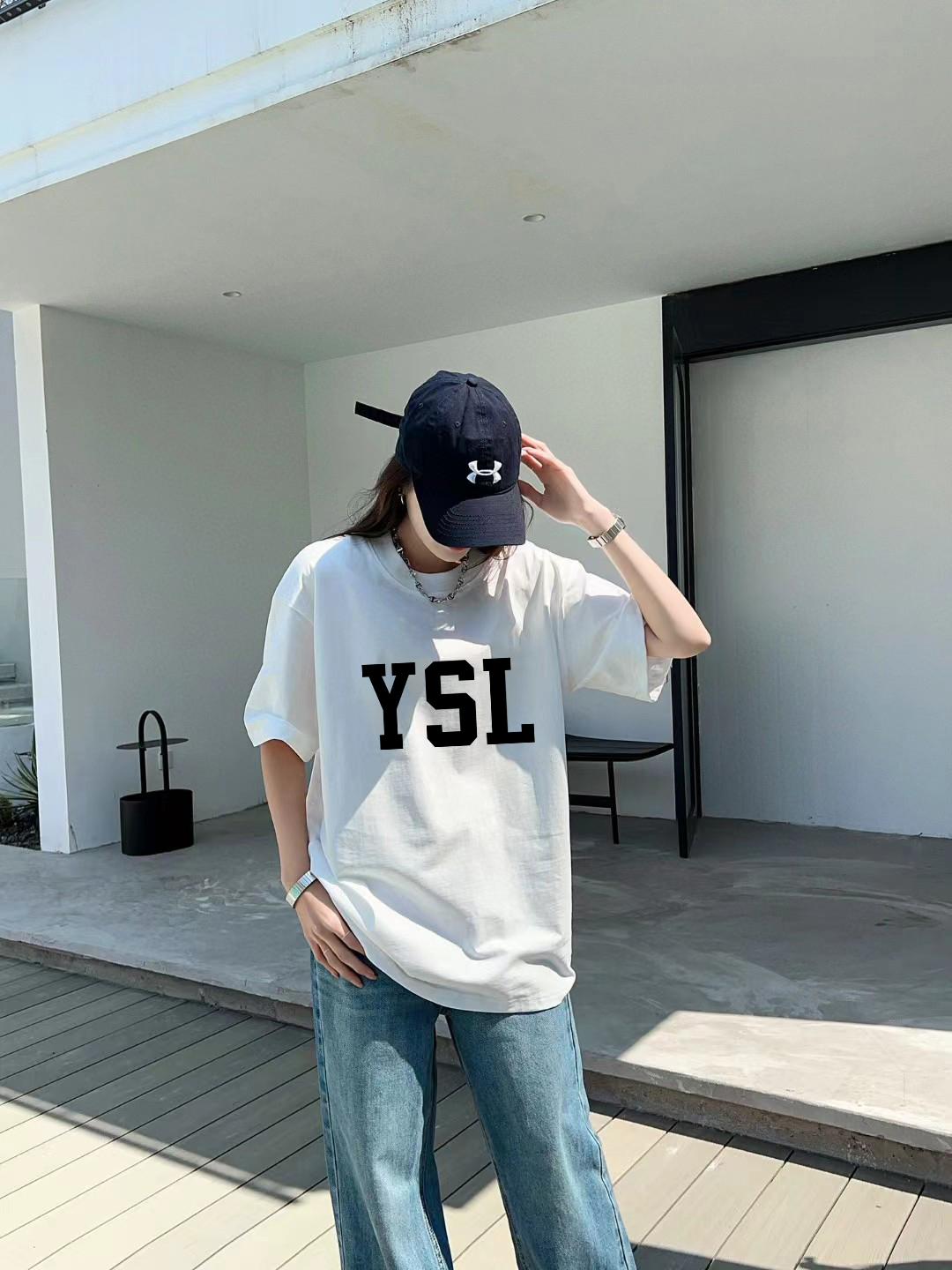 High-End YSL St. Roland Velvet Letter Short Sleeve T-Shirts in Black and White. - 图片 9