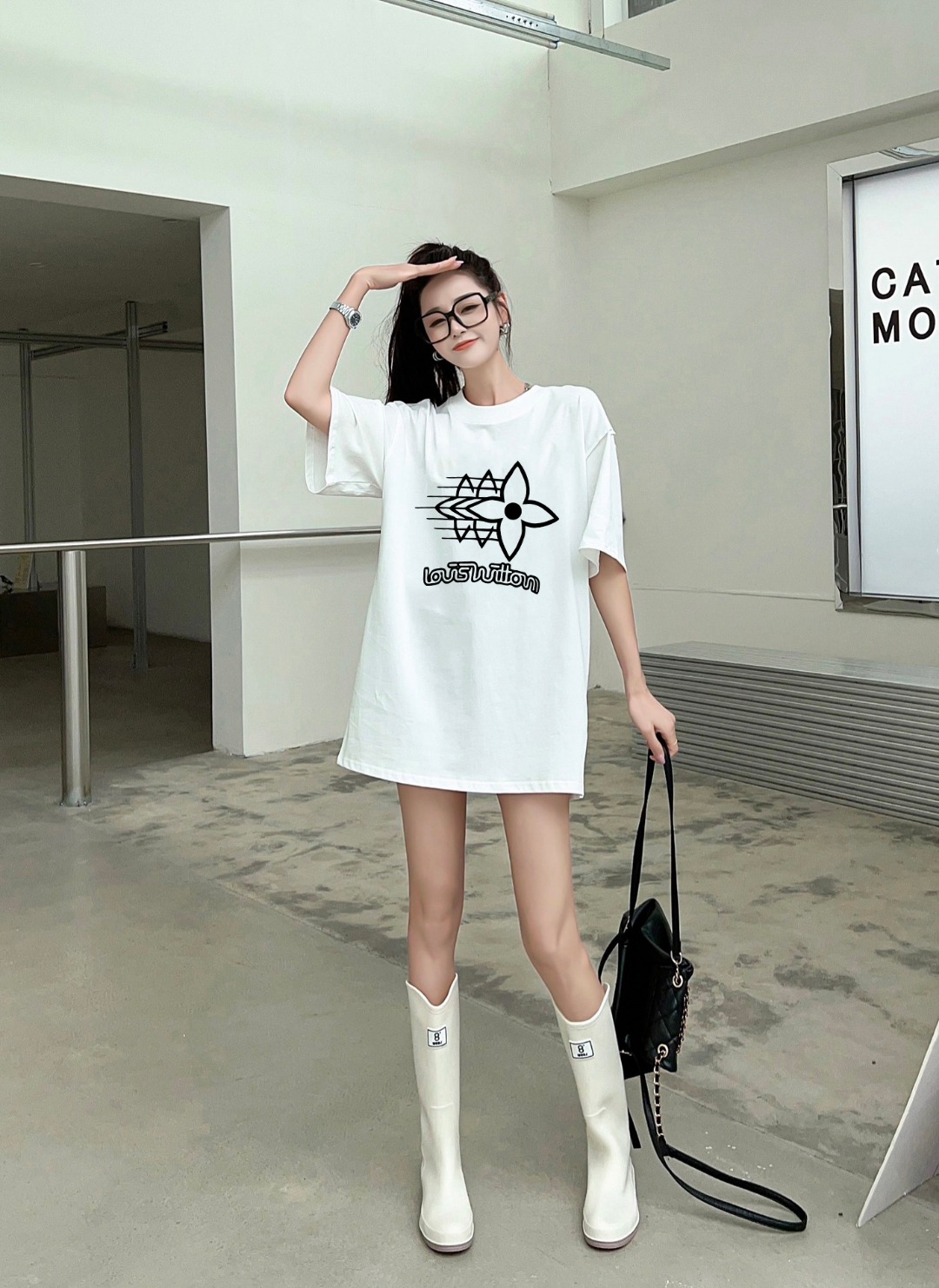Louis Vuitton 2025FW Short Sleeve Cotton T-Shirt with LV Letter Print 10 o 1ihfuae731b8c5i13t11i7s1gej4