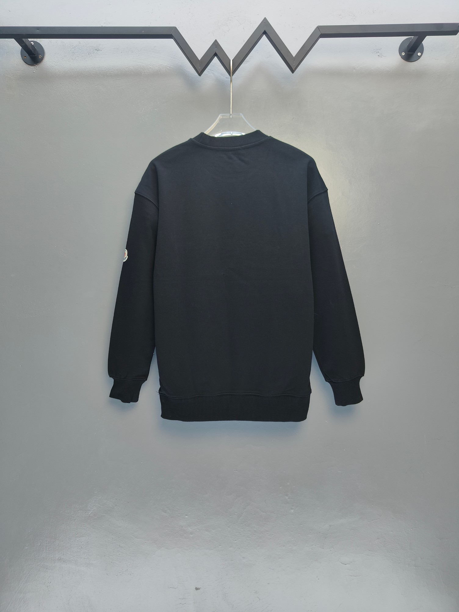 P110✨🔥 
[Moncler 蒙口]
2025秋冬新款刺绣字母圆领卫衣   
高端纯棉双股400克重毛圈布面料
颜色：黑色 白色
尺码：S  M  L  XL  2XL 
