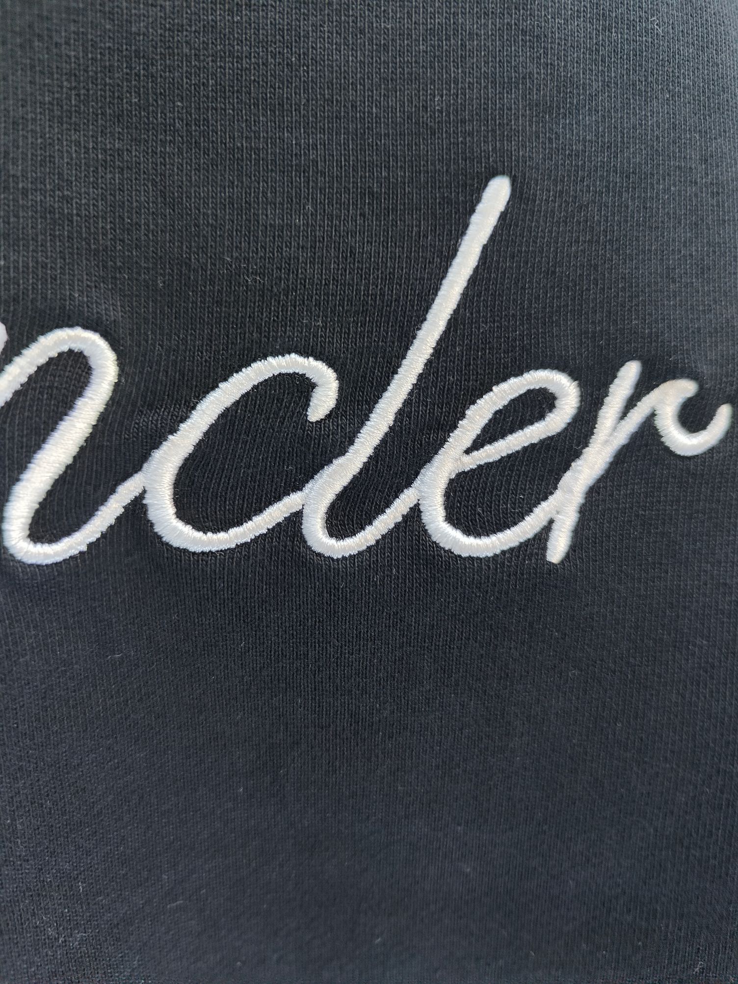 P110✨🔥 
[Moncler 蒙口]
2025秋冬新款刺绣字母圆领卫衣   
高端纯棉双股400克重毛圈布面料
颜色：黑色 白色
尺码：S  M  L  XL  2XL 