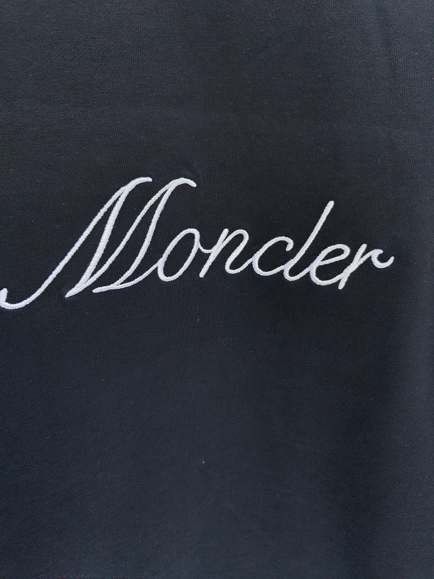 P110✨🔥 
[Moncler 蒙口]
2025秋冬新款刺绣字母圆领卫衣   
高端纯棉双股400克重毛圈布面料
颜色：黑色 白色
尺码：S  M  L  XL  2XL 