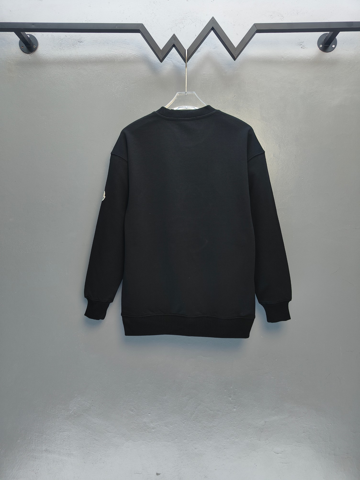 P110✨🔥 
[Moncler 蒙口]
2025秋冬新款刺绣字母圆领卫衣   
高端纯棉双股400克重毛圈布面料
颜色：黑色 白色
尺码：S  M  L  XL  2XL 
