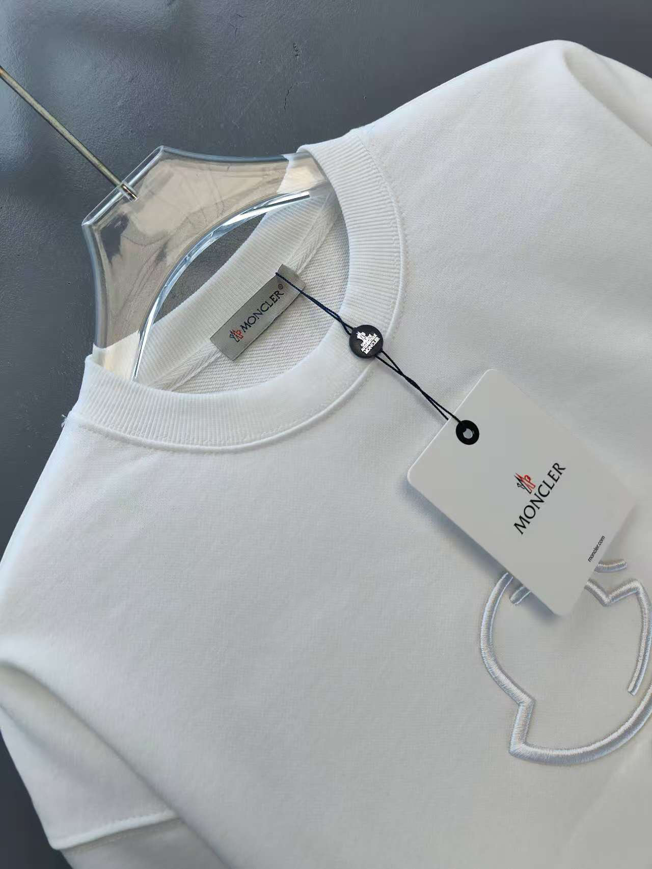 P110✨🔥 
[Moncler 蒙口]
2025秋冬新款刺绣字母圆领卫衣   
高端纯棉双股400克重毛圈布面料
颜色：黑色 白色
尺码：S  M  L  XL  2XL 