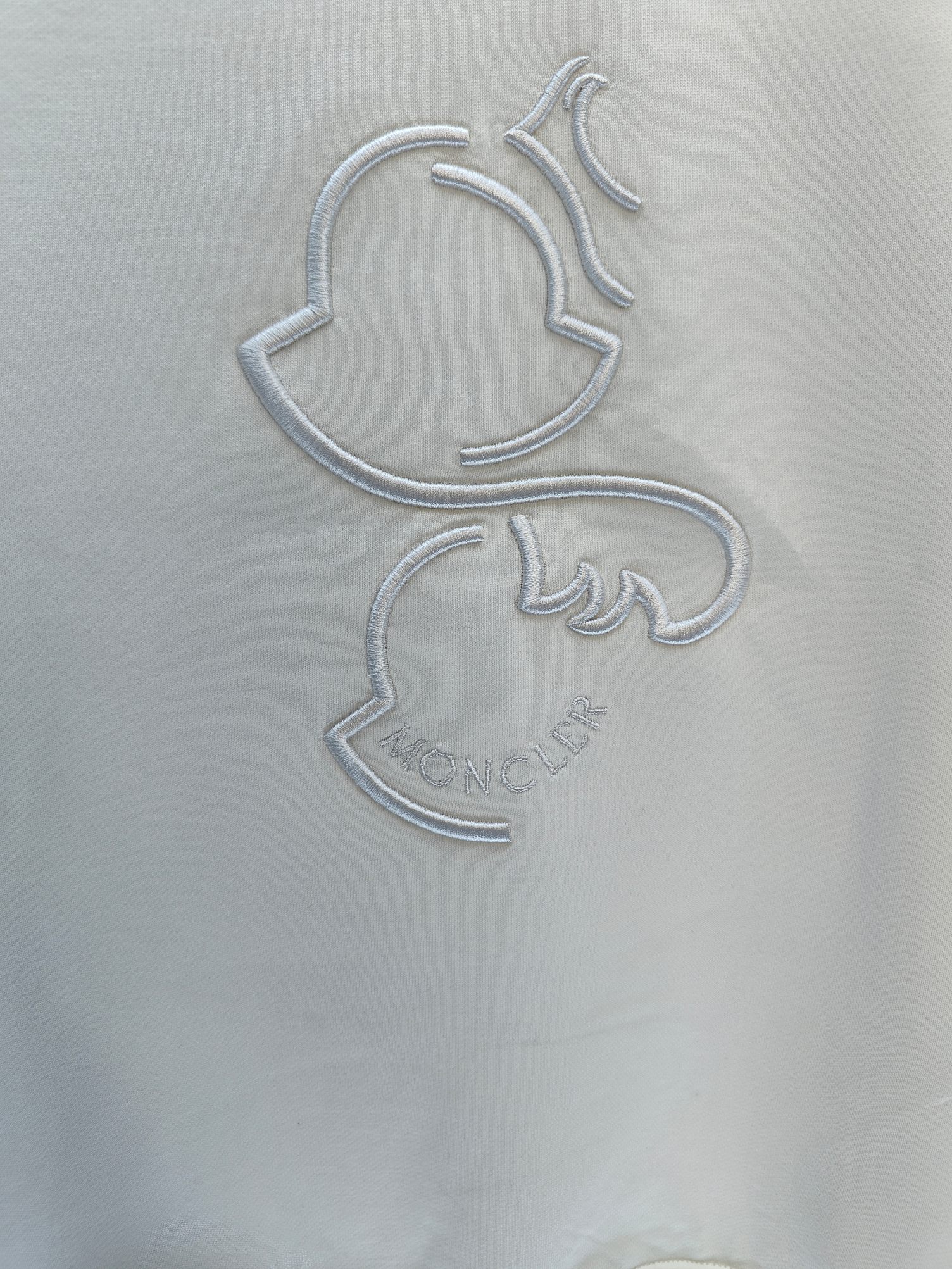 P110✨🔥 
[Moncler 蒙口]
2025秋冬新款刺绣字母圆领卫衣   
高端纯棉双股400克重毛圈布面料
颜色：黑色 白色
尺码：S  M  L  XL  2XL 