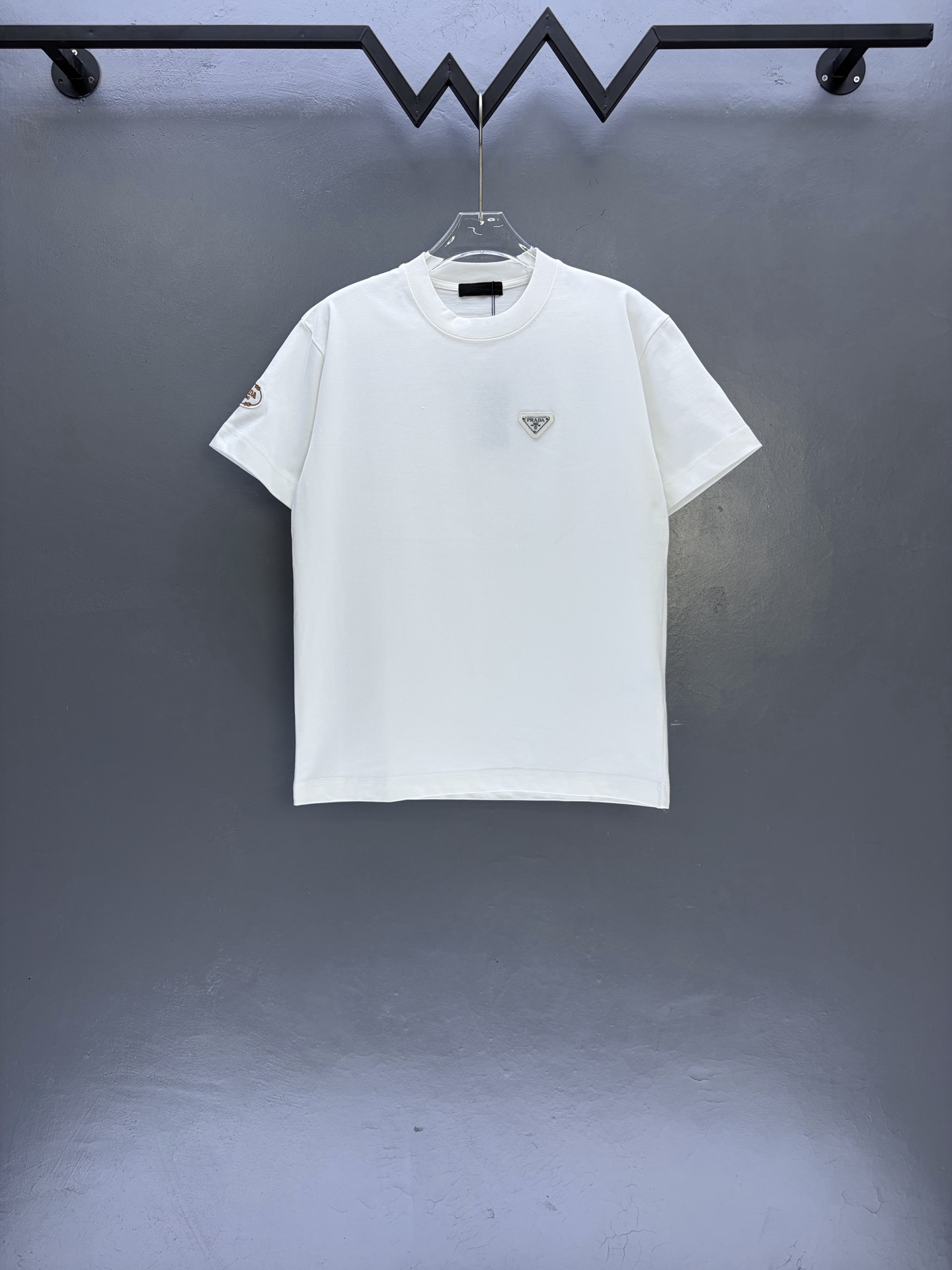 P80✨🔥 [Prada] Camiseta de manga corta 2026FW con letras de logo triangular, tejido de alta gama 26s doble hilo 300g, t…