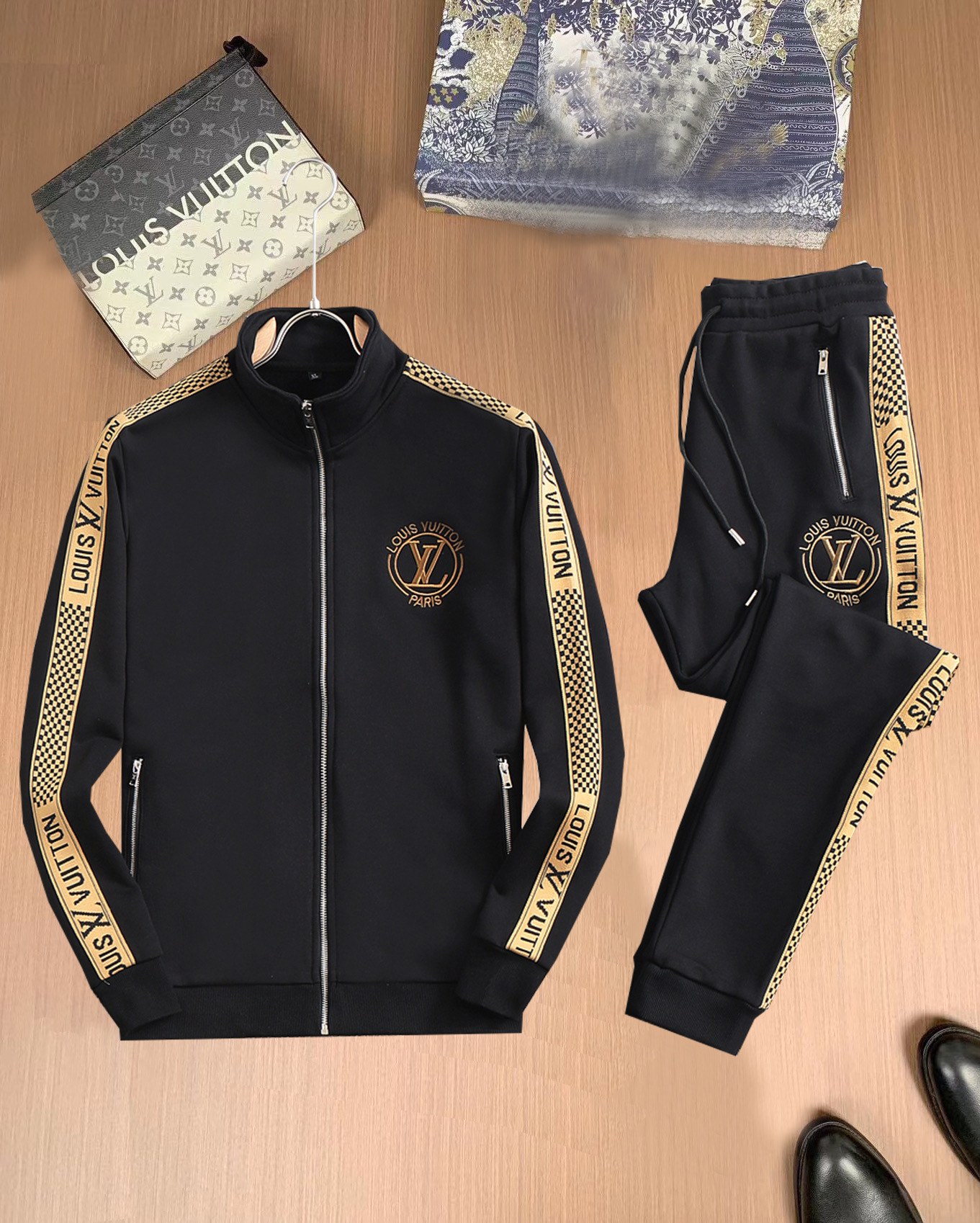 Louis Vuitton AAAAA+
 Clothing Two Piece Outfits & Matching Sets AAA Replica
 Fall/Winter Collection Fashion Hooded Top