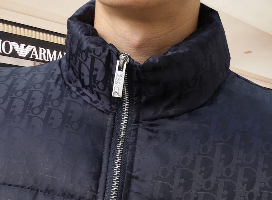， 迪奥 秋冬新款🆕情侣款羽绒服 原版11订制五金配件、全进口原版定制、 欢迎专柜对比✨ 绝对的高品质 