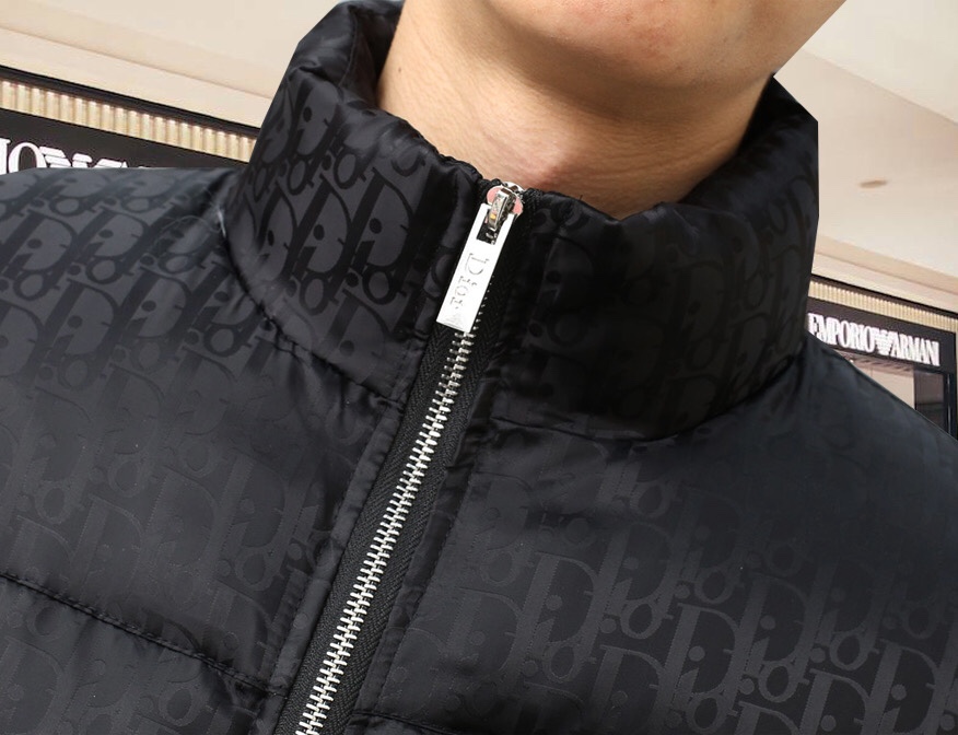 ， 迪奥 秋冬新款🆕情侣款羽绒服 原版11订制五金配件、全进口原版定制、 欢迎专柜对比✨ 绝对的高品质 