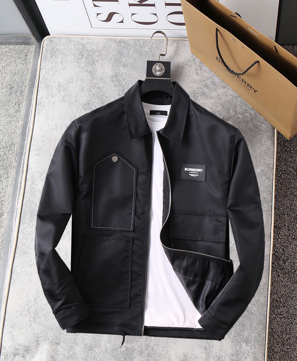 NO:115928,Baibaoli's new spring jacket for 2025, the new product on the show is perfect, comfortable and warm when worn on both sides, three-standard full color and attractive, and the very outstanding design easily advances the sense of fashion, the workmanship is extremely exquisite and rigorous, and the wiring is neat and meticulous!  A masterpiece of a big-name designer!  The upper body doesn't look bloated and super handsome!  Spot code M ~ XXXL,,jackets & coats,jackets & coats,alexander wang19860909百宝莉 2025春季新款夹克外套,秀场新品品相非常完美,双面穿舒适保暖,三标齐全色泽饱满诱人,非常出彩的设计,轻松将时髦感进阶,做工极为考究严谨,走线工整细致！大牌设计师巨作！上身不显臃肿、超级帅气！现货码数M ～ XXXL,,jackets & coats,jackets & coats,alexander wang,Men's clothing