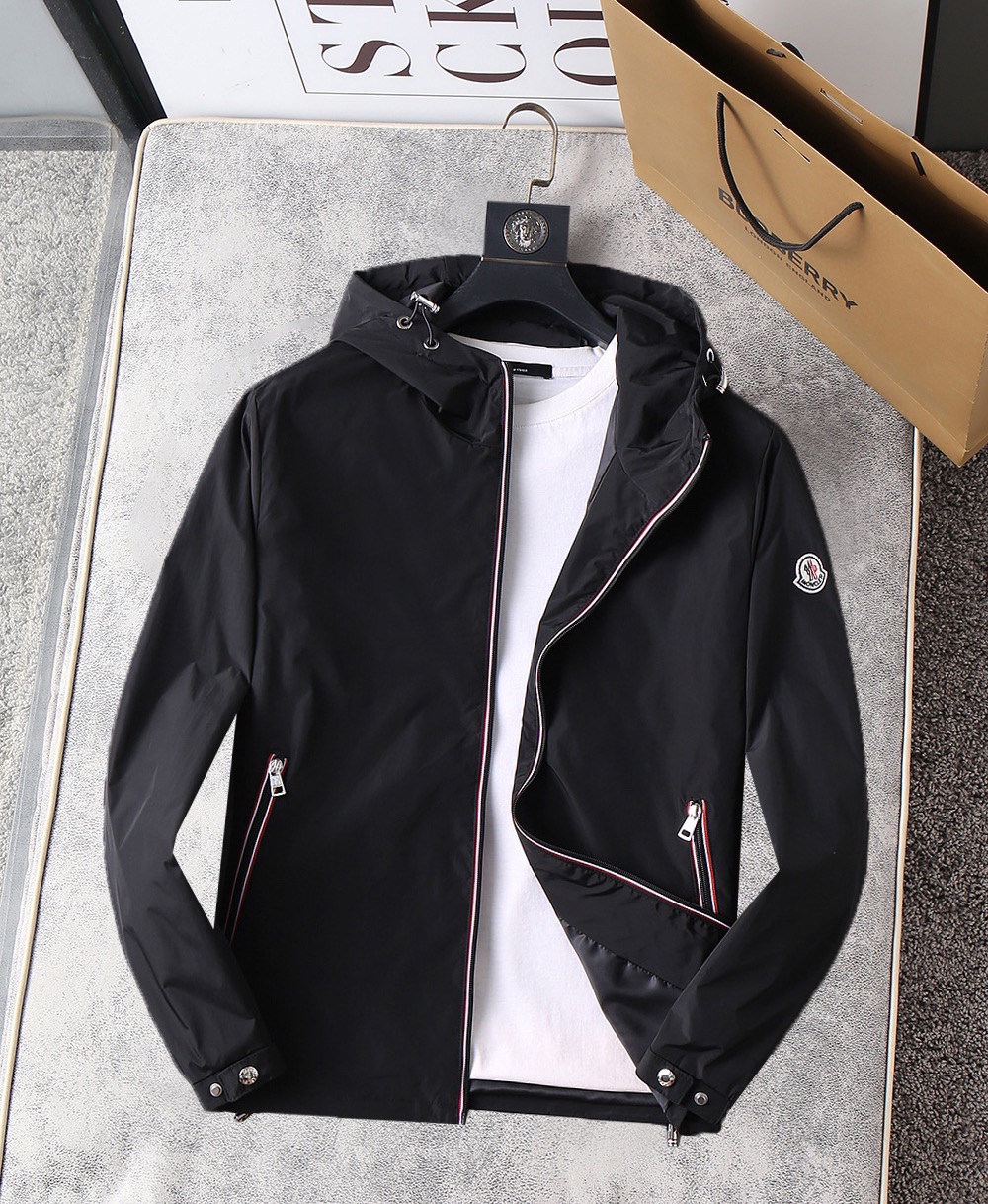 NO:115936,The new 2025 spring jacket, the new product on the show is perfect, comfortable and warm when worn on both sides, the three-standard full color and attractive, and the very outstanding design easily advances the sense of fashion. The workmanship is extremely exquisite and rigorous, and the wiring is neat and meticulous!  A masterpiece of a big-name designer!  The upper body doesn't look bloated and super handsome!  Spot code M ~ XXXL,,Moncler,jackets & coats,jackets & coats,alexander wang19860909蒙口 2025春季新款夹克外套,秀场新品品相非常完美,双面穿舒适保暖,三标齐全色泽饱满诱人,非常出彩的设计,轻松将时髦感进阶,做工极为考究严谨,走线工整细致！大牌设计师巨作！上身不显臃肿、超级帅气！现货码数M ～ XXXL,,Moncler,jackets & coats,jackets & coats,alexander wang,Men's clothing