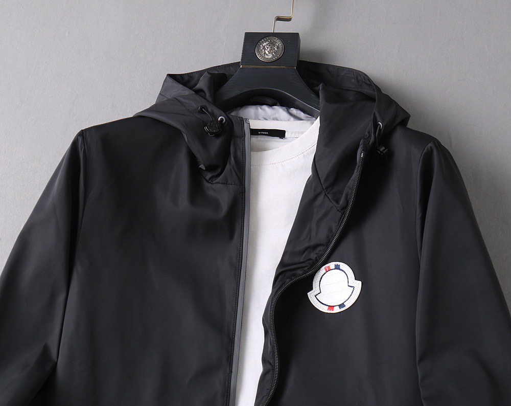 初春爆款！  蒙口 2025春季新款夹克外套，秀场新品‼品相非常完美，双面穿舒适保暖，三标齐全色泽饱满诱