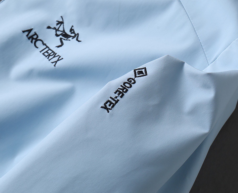 初春爆款！  始祖鸟 2025春季新款夹克外套，秀场新品‼品相非常完美，双面穿舒适保暖，三标齐全色泽饱满