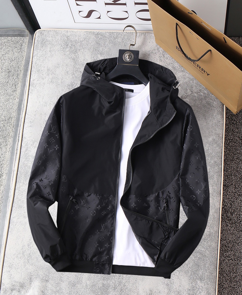 NO:115965,LV 2025 spring new jacket jacket, the new product on the show is perfect, comfortable and warm when worn on both sides, three-standard full color and attractive, and the very outstanding design easily advances the sense of fashion, the workmanship is extremely exquisite and rigorous, and the wiring is neat and meticulous!  A masterpiece of a big-name designer!  The upper body doesn't look bloated and super handsome!  Spot code M ~ XXXL,,louis vuitton,jackets & coats,jackets & coats,alexander wang19860909LV 2025春季新款夹克外套,秀场新品品相非常完美,双面穿舒适保暖,三标齐全色泽饱满诱人,非常出彩的设计,轻松将时髦感进阶,做工极为考究严谨,走线工整细致！大牌设计师巨作！上身不显臃肿、超级帅气！现货码数M ～ XXXL,,louis vuitton,jackets & coats,jackets & coats,alexander wang,Men's clothing