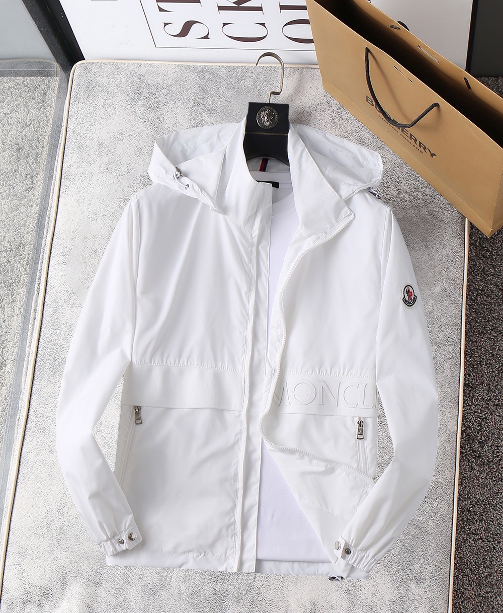 NO:115969,The new 2025 spring jacket, the new product on the show is perfect, comfortable and warm when worn on both sides, the three-standard full color and attractive, and the very outstanding design easily advances the sense of fashion. The workmanship is extremely exquisite and rigorous, and the wiring is neat and meticulous!  A masterpiece of a big-name designer!  The upper body doesn't look bloated and super handsome!  Spot code M ~ XXXL,,Moncler,jackets & coats,jackets & coats,alexander wang19860909蒙口 2025春季新款夹克外套,秀场新品品相非常完美,双面穿舒适保暖,三标齐全色泽饱满诱人,非常出彩的设计,轻松将时髦感进阶,做工极为考究严谨,走线工整细致！大牌设计师巨作！上身不显臃肿、超级帅气！现货码数M ～ XXXL,,Moncler,jackets & coats,jackets & coats,alexander wang,Men's clothing