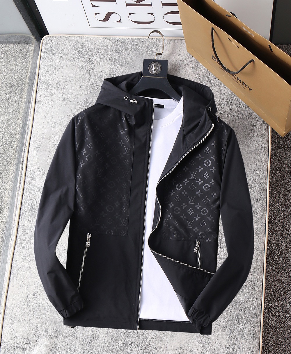 NO:115992,LV 2025 spring new jacket jacket, the new product on the show is perfect, comfortable and warm when worn on both sides, three-standard full color and attractive, and the very outstanding design easily advances the sense of fashion, the workmanship is extremely exquisite and rigorous, and the wiring is neat and meticulous!  A masterpiece of a big-name designer!  The upper body doesn't look bloated and super handsome!  Spot code M ~ XXXL,,louis vuitton,jackets & coats,jackets & coats,alexander wang19860909LV 2025春季新款夹克外套,秀场新品品相非常完美,双面穿舒适保暖,三标齐全色泽饱满诱人,非常出彩的设计,轻松将时髦感进阶,做工极为考究严谨,走线工整细致！大牌设计师巨作！上身不显臃肿、超级帅气！现货码数M ～ XXXL,,louis vuitton,jackets & coats,jackets & coats,alexander wang,Men's clothing