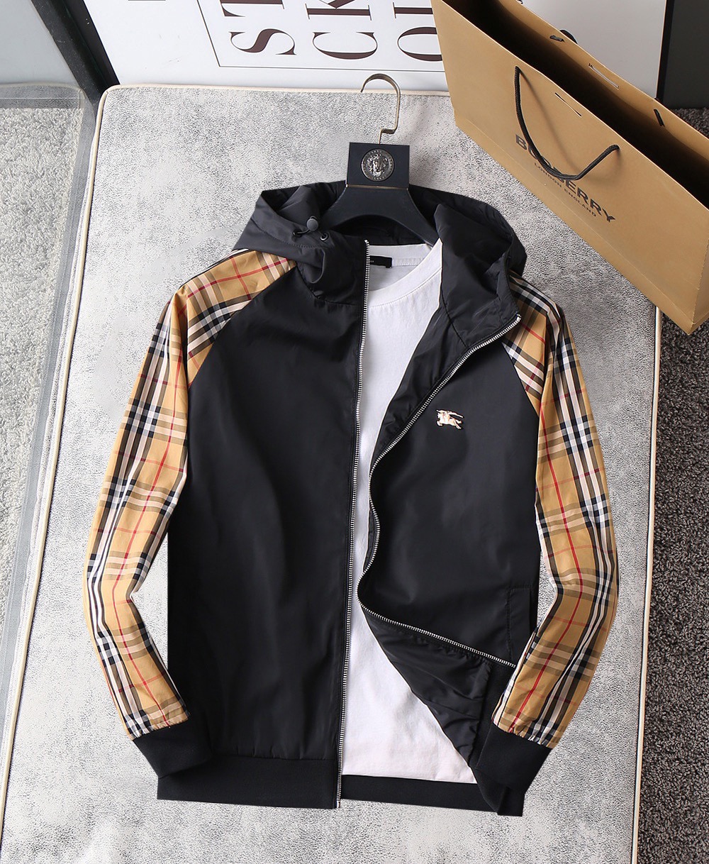 NO:115960,Burberry's new spring jacket for 2025, the new product on the show is perfect, comfortable and warm when worn on both sides, three-standard full color and attractive, and the very outstanding design easily advances the sense of fashion, the workmanship is extremely exquisite and rigorous, and the wiring is neat and meticulous!  A masterpiece of a big-name designer!  The upper body doesn't look bloated and super handsome!  Spot code M ~ XXXL,,burberry,jackets & coats,jackets & coats,alexander wang19860909巴宝莉 2025春季新款夹克外套,秀场新品品相非常完美,双面穿舒适保暖,三标齐全色泽饱满诱人,非常出彩的设计,轻松将时髦感进阶,做工极为考究严谨,走线工整细致！大牌设计师巨作！上身不显臃肿、超级帅气！现货码数M ～ XXXL,,burberry,jackets & coats,jackets & coats,alexander wang,Men's clothing