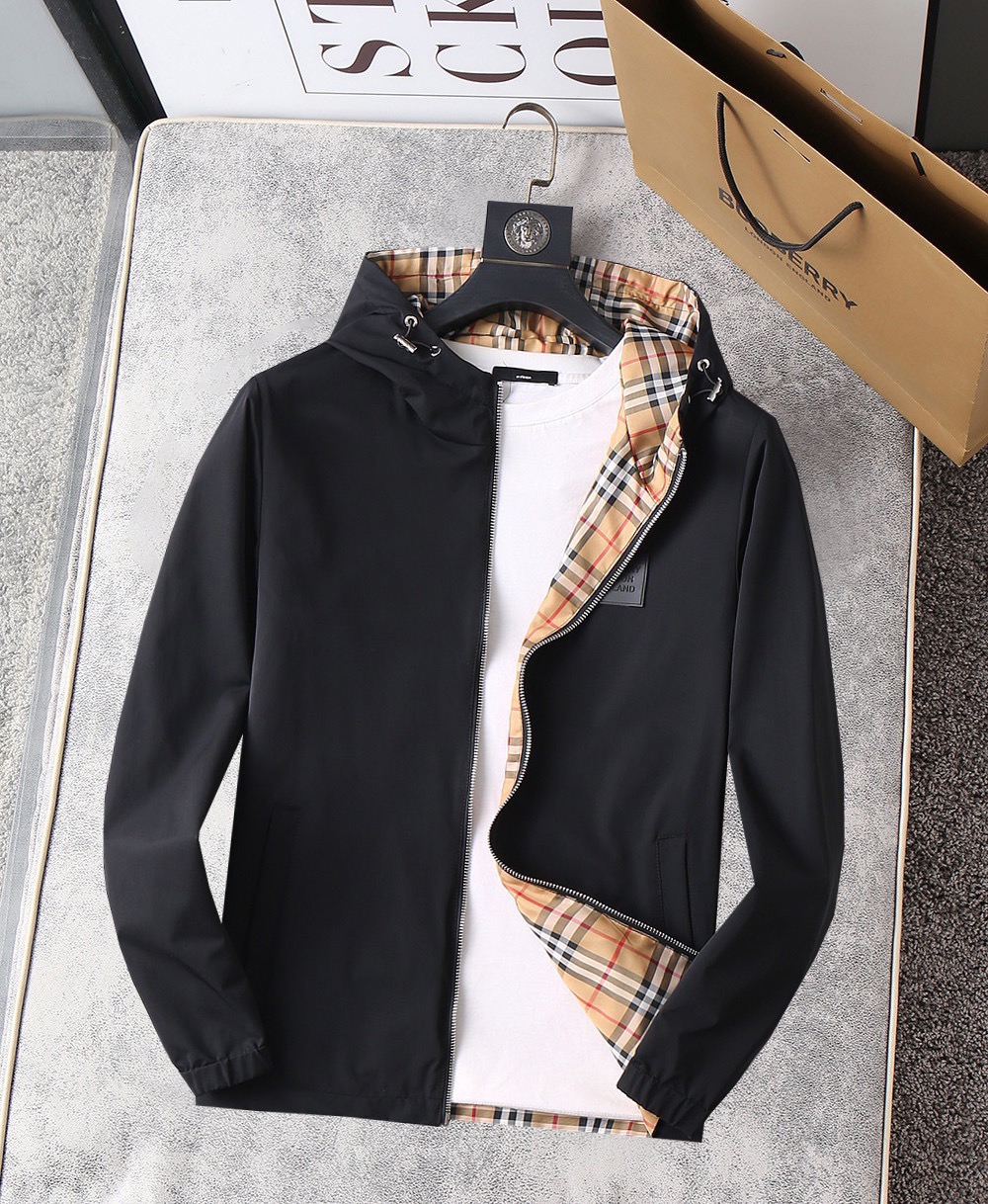 NO:115949,Burberry wears double-sided, 2025 spring new jacket jacket, the new product on the show is perfect, the double-sided wear is comfortable and warm, the three-standard color is full and attractive, and the very outstanding design easily advances the sense of fashion, the workmanship is extremely exquisite and rigorous, and the wiring is neat and meticulous!  A masterpiece of a big-name designer!  The upper body doesn't look bloated and super handsome!  Spot code M ~ XXXL,,burberry,jackets & coats,jackets & coats,alexander wang19860909巴宝莉 双面穿,2025春季新款夹克外套,秀场新品品相非常完美,双面穿舒适保暖,三标齐全色泽饱满诱人,非常出彩的设计,轻松将时髦感进阶,做工极为考究严谨,走线工整细致！大牌设计师巨作！上身不显臃肿、超级帅气！现货码数M ～ XXXL,,burberry,jackets & coats,jackets & coats,alexander wang,Men's clothing