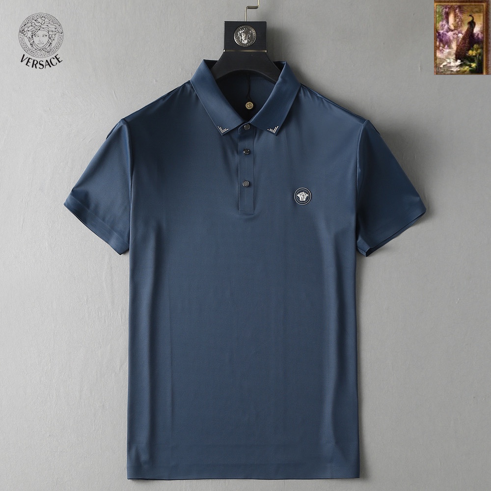 NO:136523,Versace, high-end business, white-collar workers, must-have items for individuals in the unit!  Seizure-free pressed gel ice silk casual business short-sleeved Polo, technology fabric, ice silk traceless, very good body feel, smooth feel and great texture!  Good elasticity, no sense of restraint, the fabric has its own breathable mesh, moisture absorption and sweating, quick drying and keeping it dry, small lapel placket-breasted design, showing a straight posture, not soft pedal, simple style, can be used for business and leisure, highly recommended!  High-elastic ice silk, the touch is as smooth as jade silk, clean and neat, and elegant and gentlemanly. The high-end materials are the key to the fabric, the quality control must be used. The feel is extremely delicate and smooth, the fabric has a good gloss and upper body skeleton feel, so we can greet mature and quality men's clothing!  Sweat in summer and dry instantly, a brand new experience Business commuting and leisure M-4XL, versace, T-shirt, alexander wang19860909范思哲 高端商务 白领 单位人士必入单品！ 无痕压胶冰丝休闲商务短袖Polo,科技面料,冰丝无痕,体感非常棒,手感顺滑质感很棒！弹性好,无任何束缚感,面料自带透气网孔,吸湿排汗,速干保持干爽,小翻领门襟排扣设计,展露挺拔姿态,不软踏,简约款式,商务休闲都可驾驭,强烈推荐！高弹冰丝,触感堪比玉蚕丝一样丝滑,干净利落,儒雅绅士风度.高级材质,重点就是面料上,品控的必上,手感极其细腻光滑,面料光泽感和上身骨架感好,打招成熟品质男装！夏天出汗秒干,全新体验 商务通勤休闲 M-4XL,,versace,T-shirt,alexander wang,Men's clothing