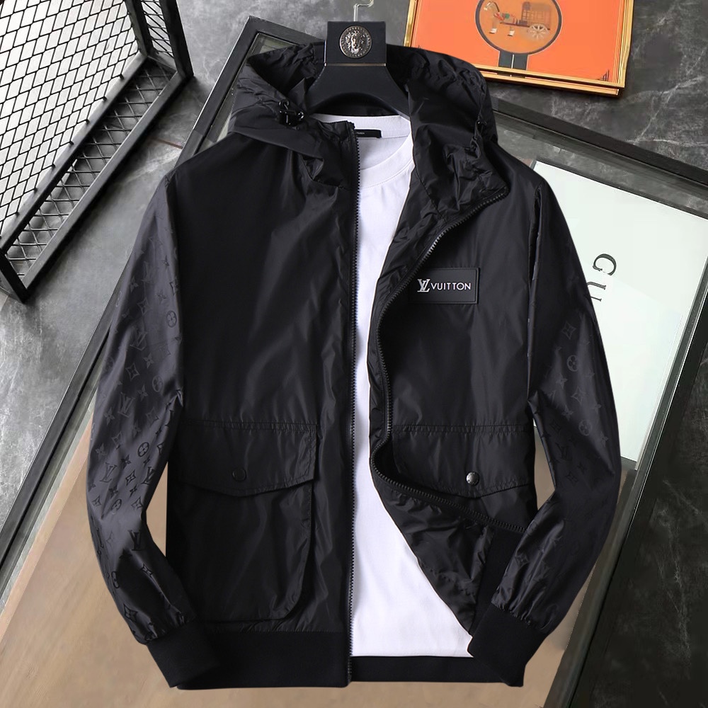 NO:737119,LV 2026 spring new jacket, the new product on the show is in perfect condition, comfortable and warm, complete with three labels, full and attractive color, very outstanding design, easily upgrades the fashion sense, extremely elegant and rigorous workmanship, neat and meticulous wiring!  A masterpiece from a famous designer!  The upper body does not look bloated and is super handsome!  Available size M ~ XXXL,,louis vuitton,jackets & coats,jackets & coats,19860909LV 2026开春新款夹克外套,秀场新品品相非常完美,舒适保暖,三标齐全色泽饱满诱人,非常出彩的设计,轻松将时髦感进阶,做工极为考究严谨,走线工整细致！大牌设计师巨作！上身不显臃肿、超级帅气！现货码数M ～ XXXL,,louis vuitton,jackets & coats,jackets & coats,,Men's clothing